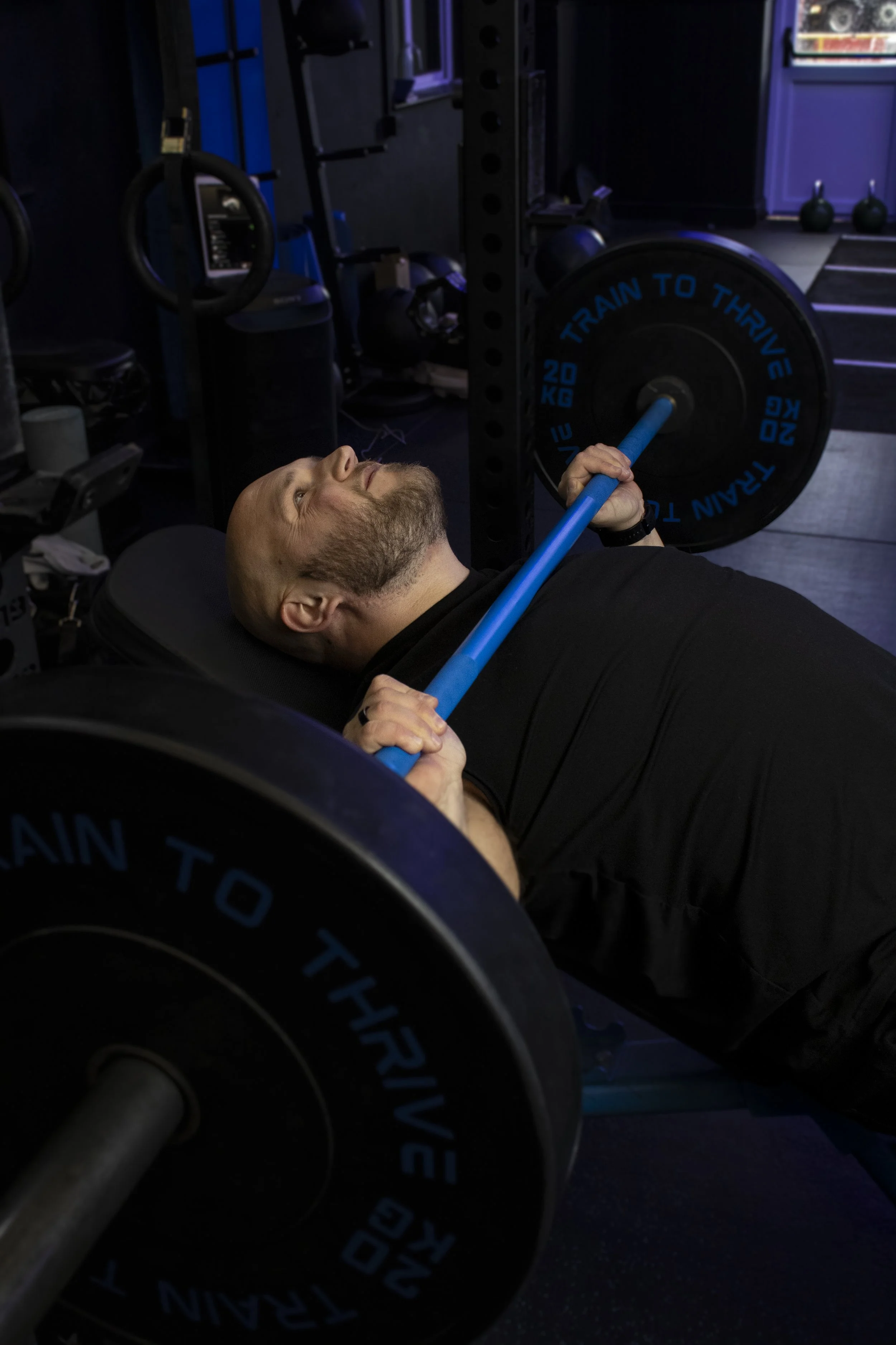 Mateusz Rys training in the gym, showing that good nutrition and steady training go hand in hand