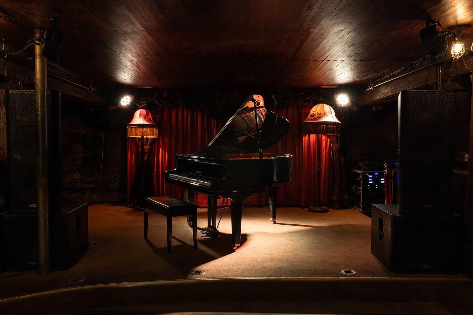 A piano on the stage of the music room at Townhouse in Venice