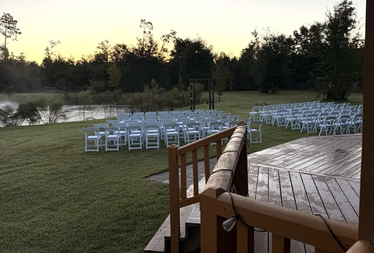 Chairs and Arch.webp