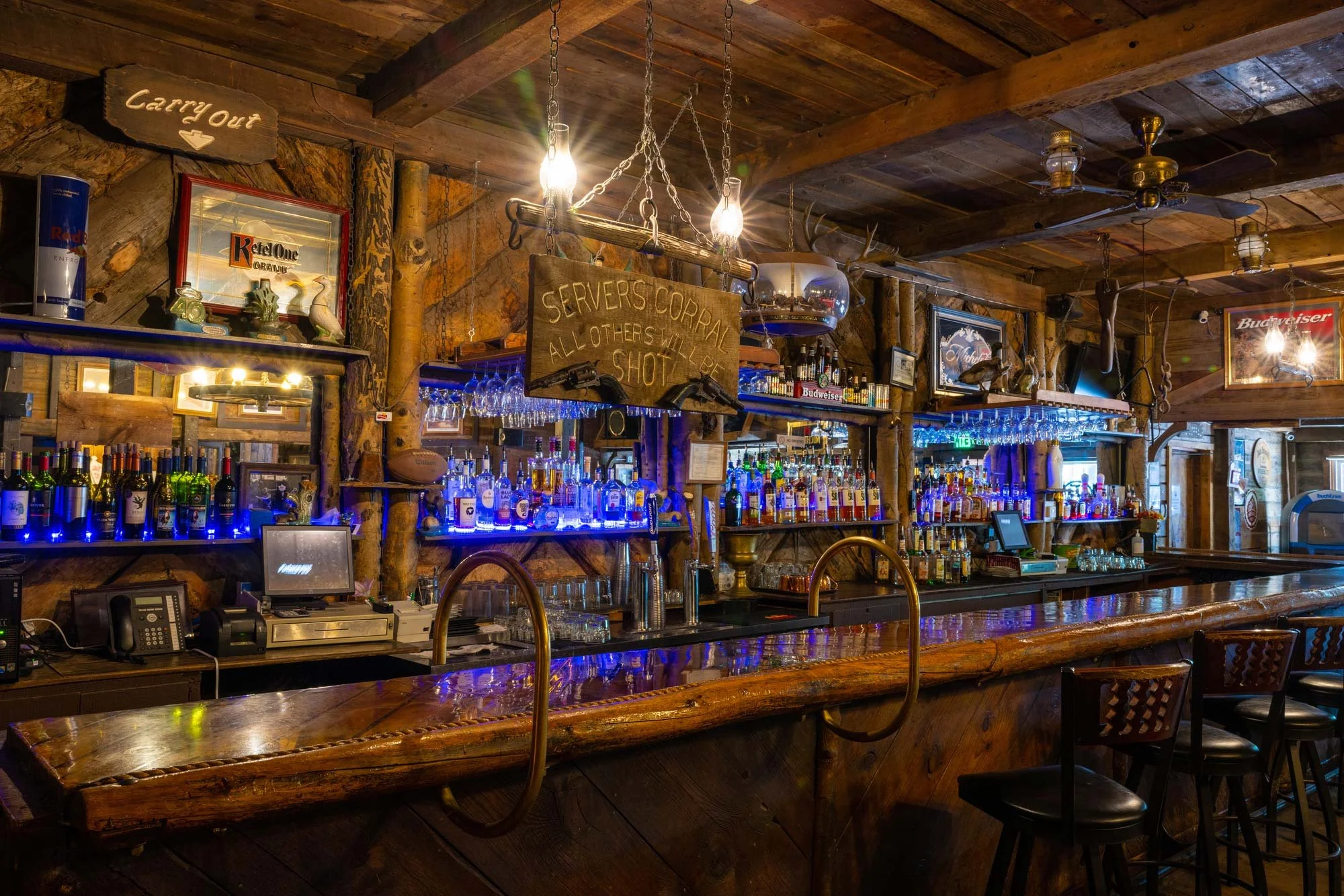 mormon-lake-lodge-saloon-bar-0254-2000x.jpg