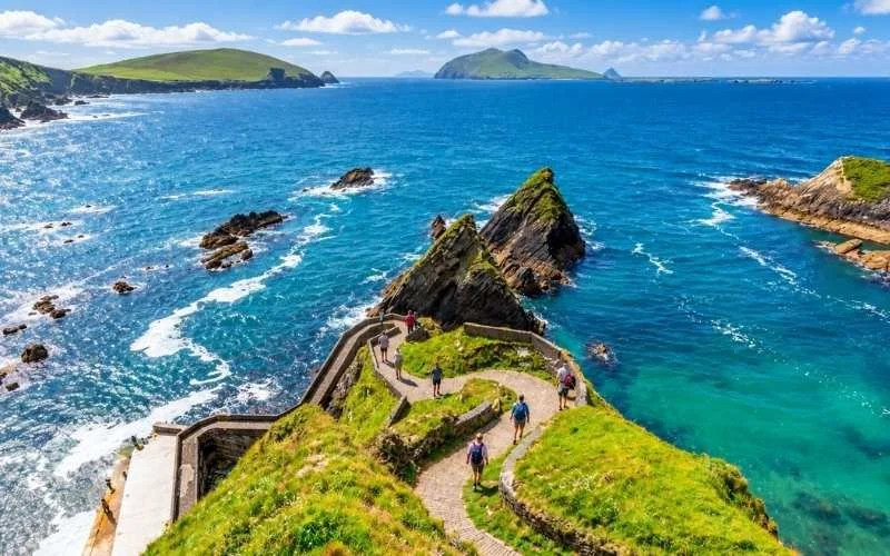 Slea Head on the Dingle Peninsula offers sweeping Atlantic views, with rugged headlands, sandy coves and offshore islands revealing the character of Kerry’s western coastline.