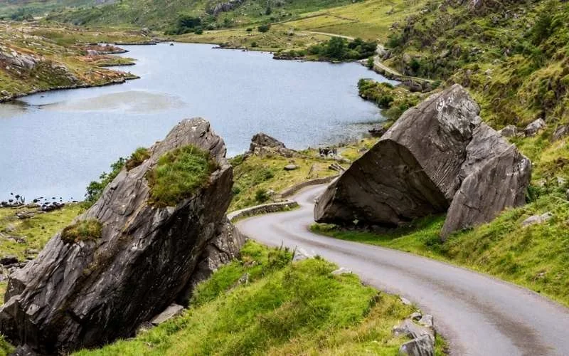 The Ring of Kerry brings together coastal scenery, mountain roads and colourful villages, offering a varied journey through some of the county’s most striking landscapes.
