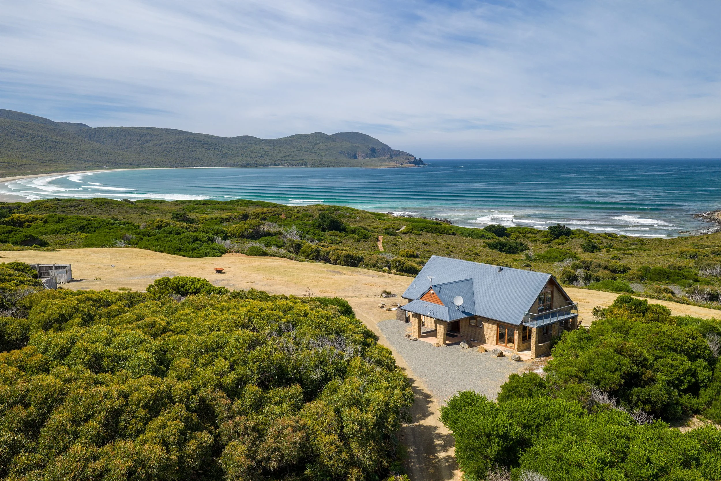 Cloudy Bay Villa - 
Sleeps 9 · Spectacular ocean views · Fireplace · 4 bathrooms · Intimate celebrations
