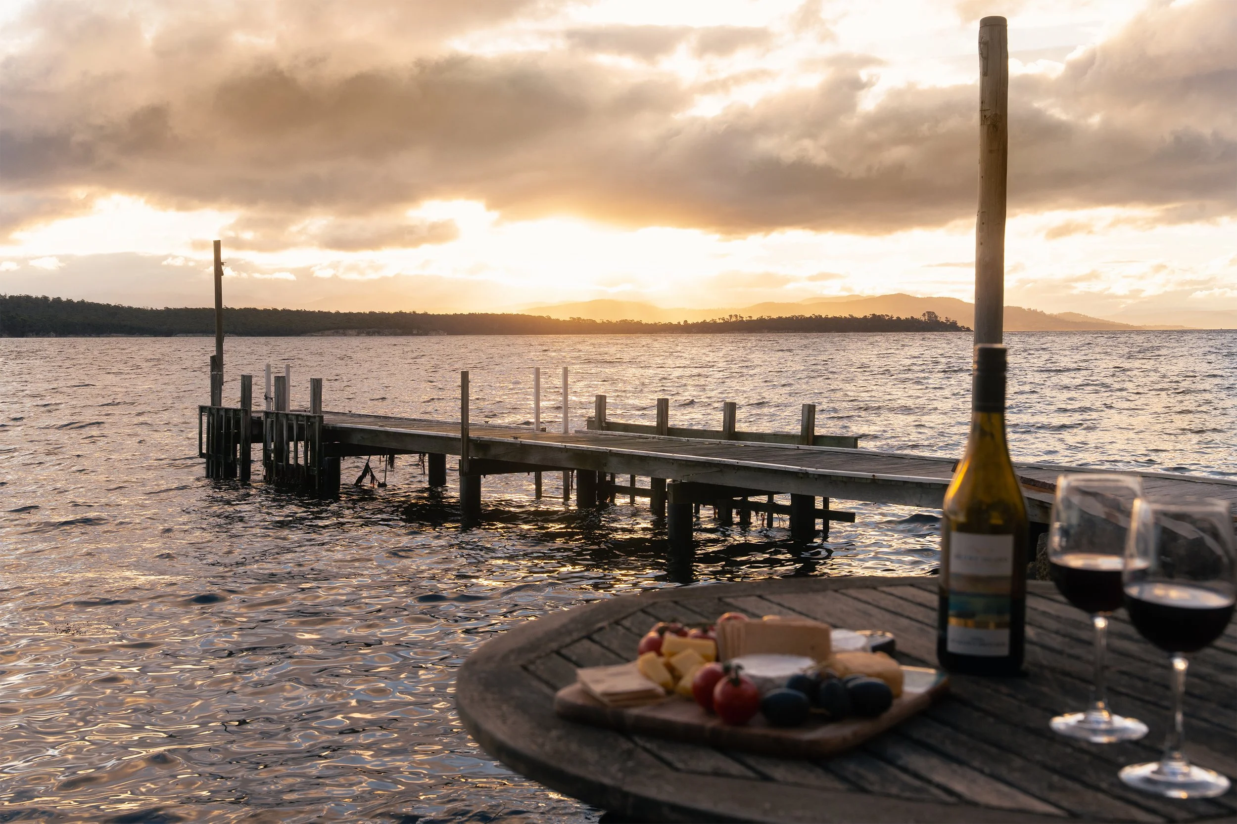 The Pier House - Waterfront escape · Private jetty · Fireplace · Sleeps 6