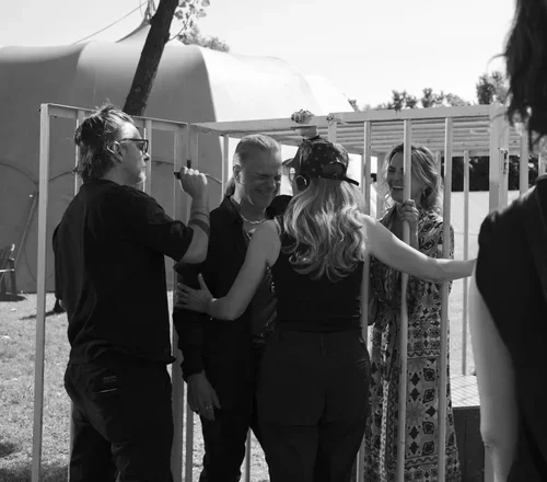 Escape_Artist_BTS_30_Sergine+Dumais_Bruno+Pelletier_Emilie+Josset_LeCage_CROPPED©Eva+Maude+TC.webp