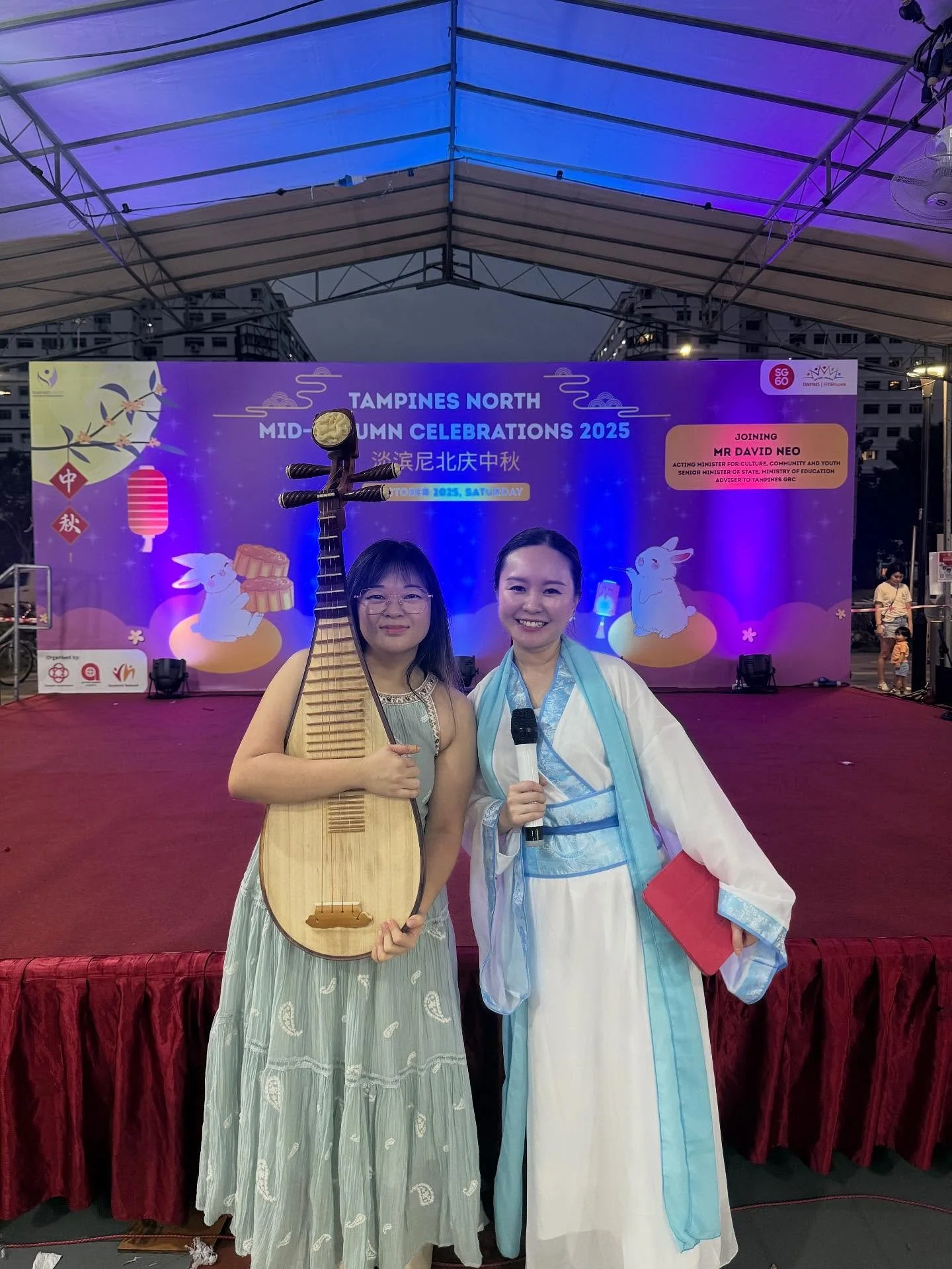 🥮 The festive season begins 🌕
Honoured to share music at an intimate community event with #TampinesNorth

Swipe right for some performance 📹
