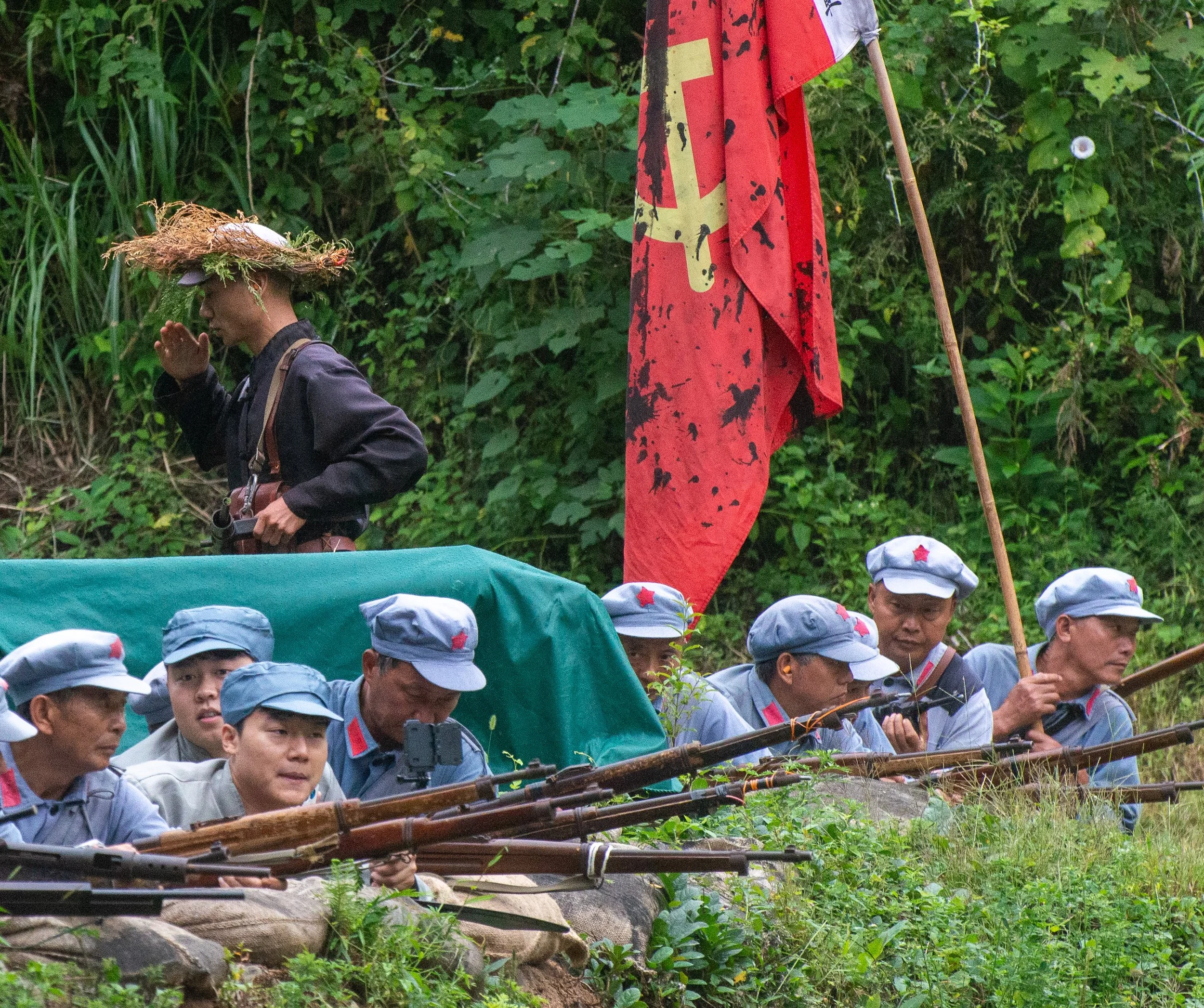 Zunyi_renactment_rifles_villager_30_09_2026.jpg