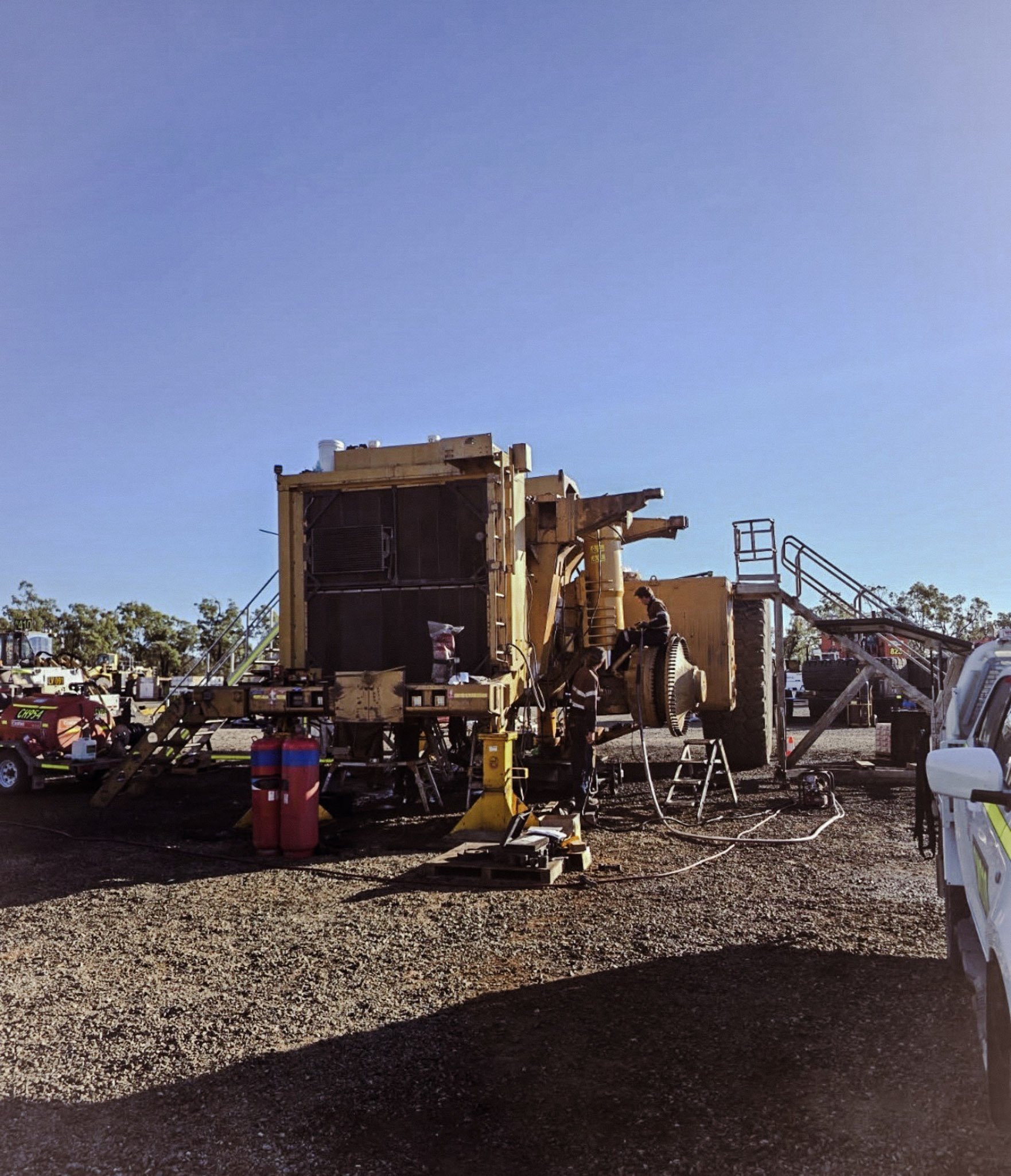 CWS Heavy Maintenance mine-spec service vehicle and crew on a regional Queensland mine site