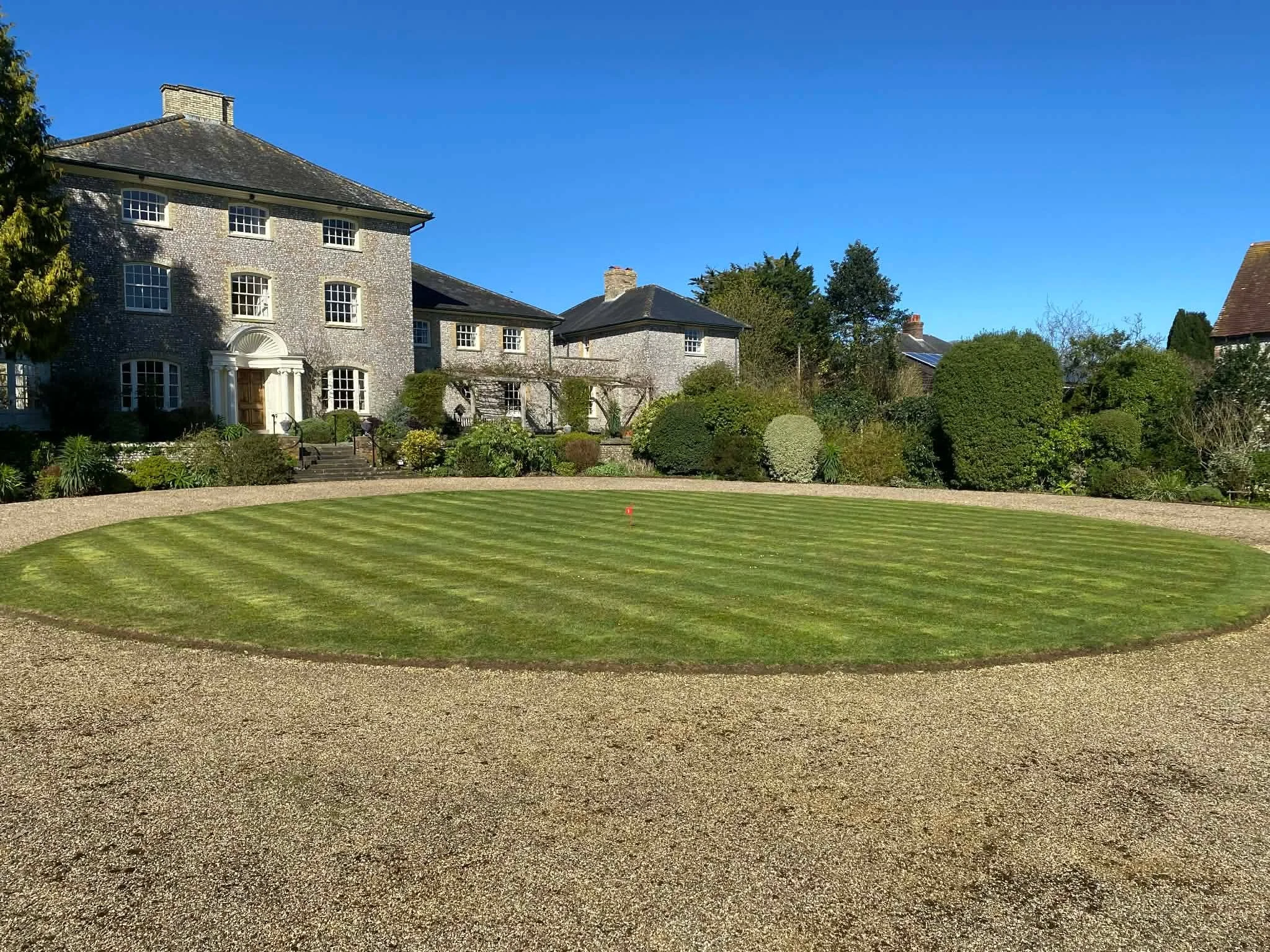 More availability from July for gardening, landscaping and maintenance work.

From 1st July, Elliot will be working full time through The It List, opening up more spaces for:

&bull; Garden maintenance
&bull; Landscaping
&bull; Fencing
&bull; Stump r
