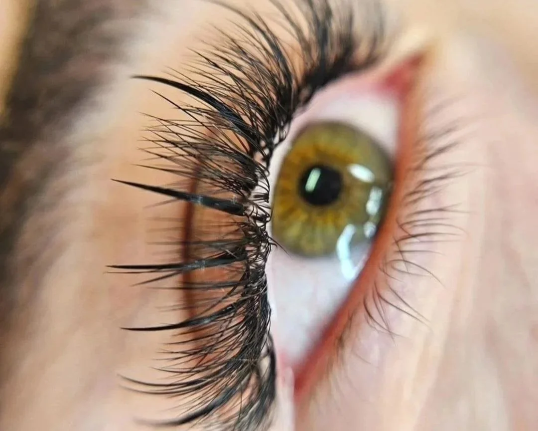 Discover professional lashes and brows services at Metanoia Beauty Salon in Dubai. Explore lash lift, eyelash extensions, eyebrow lamination, brow shaping, tinting and more in Azizi Riviera, Meydan.