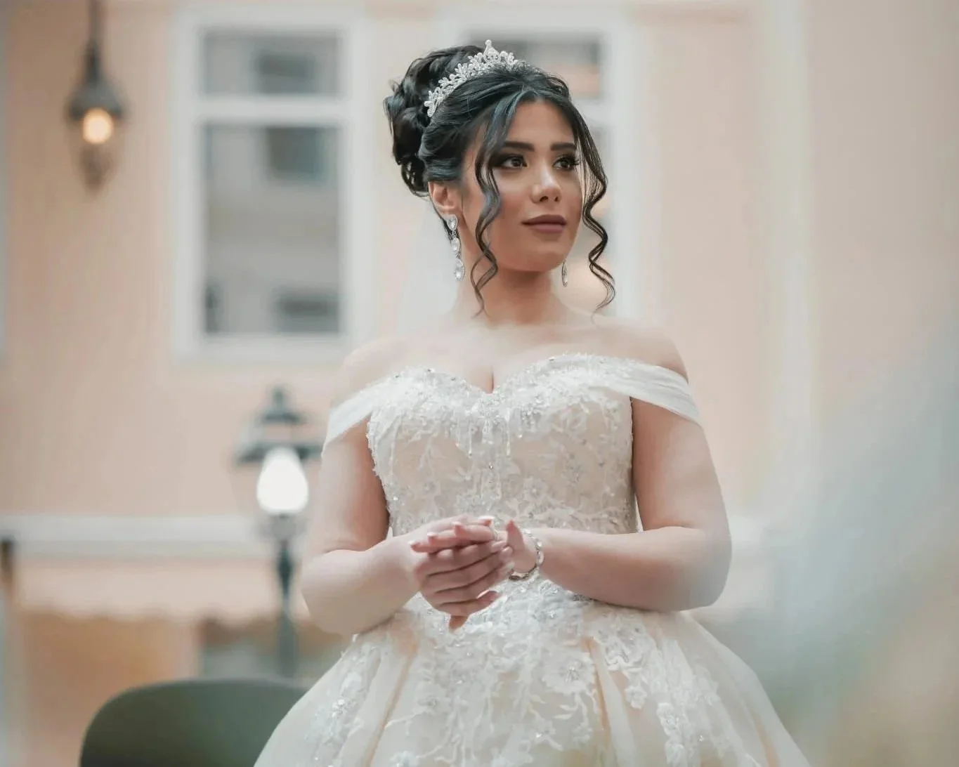 Explore professional hair and makeup services at Metanoia Beauty Salon in Dubai. Discover haircuts, blow dry, hair colouring, styling and makeup services in Azizi Riviera, Meydan.