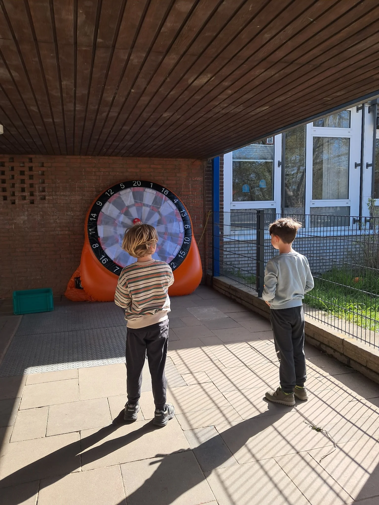 Spiel und Spaß auf dem Schulhof der Marien-Schule