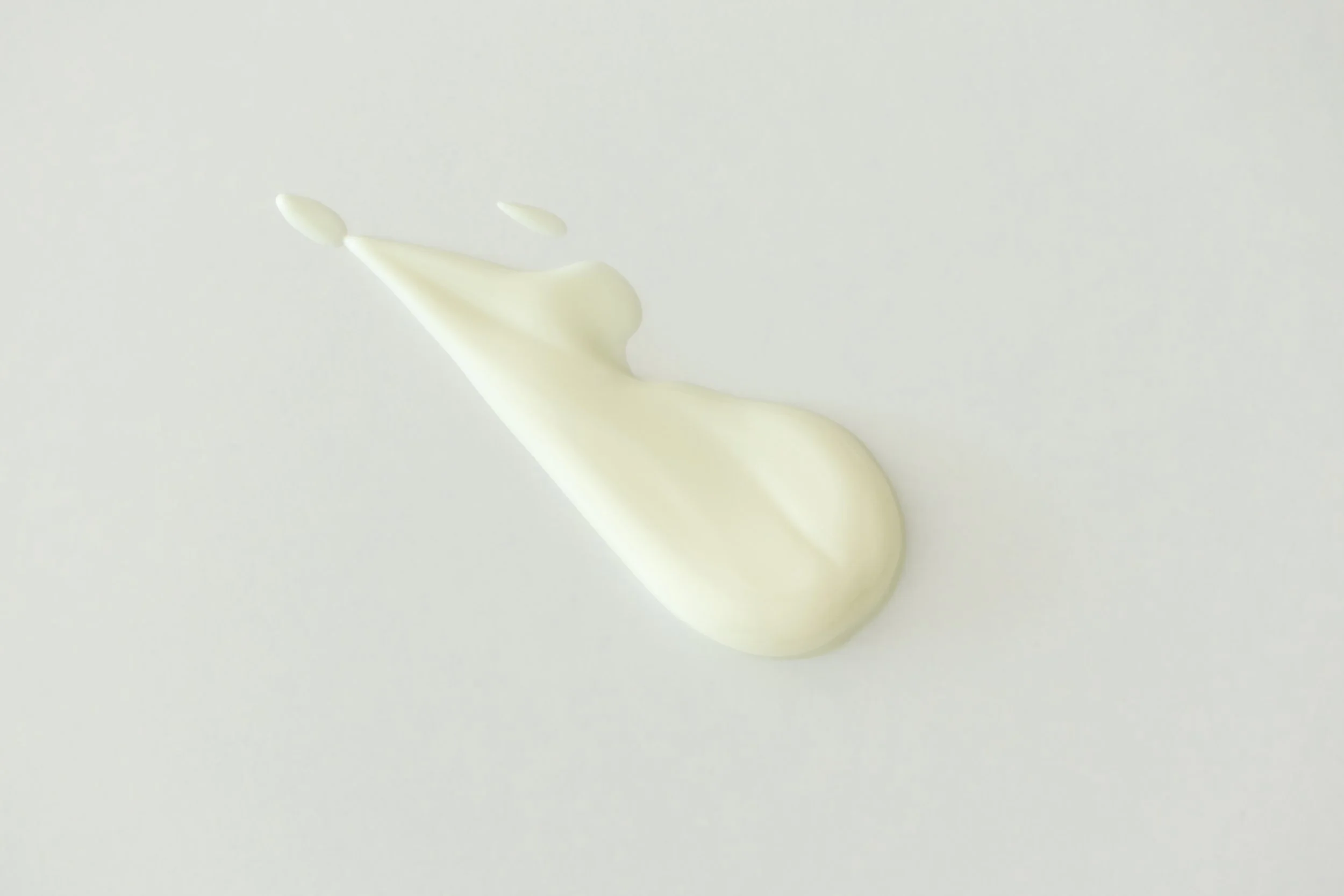 cream-swirl-on-white-background-beauty-product-2026-01-07-01-04-09-utc.jpg