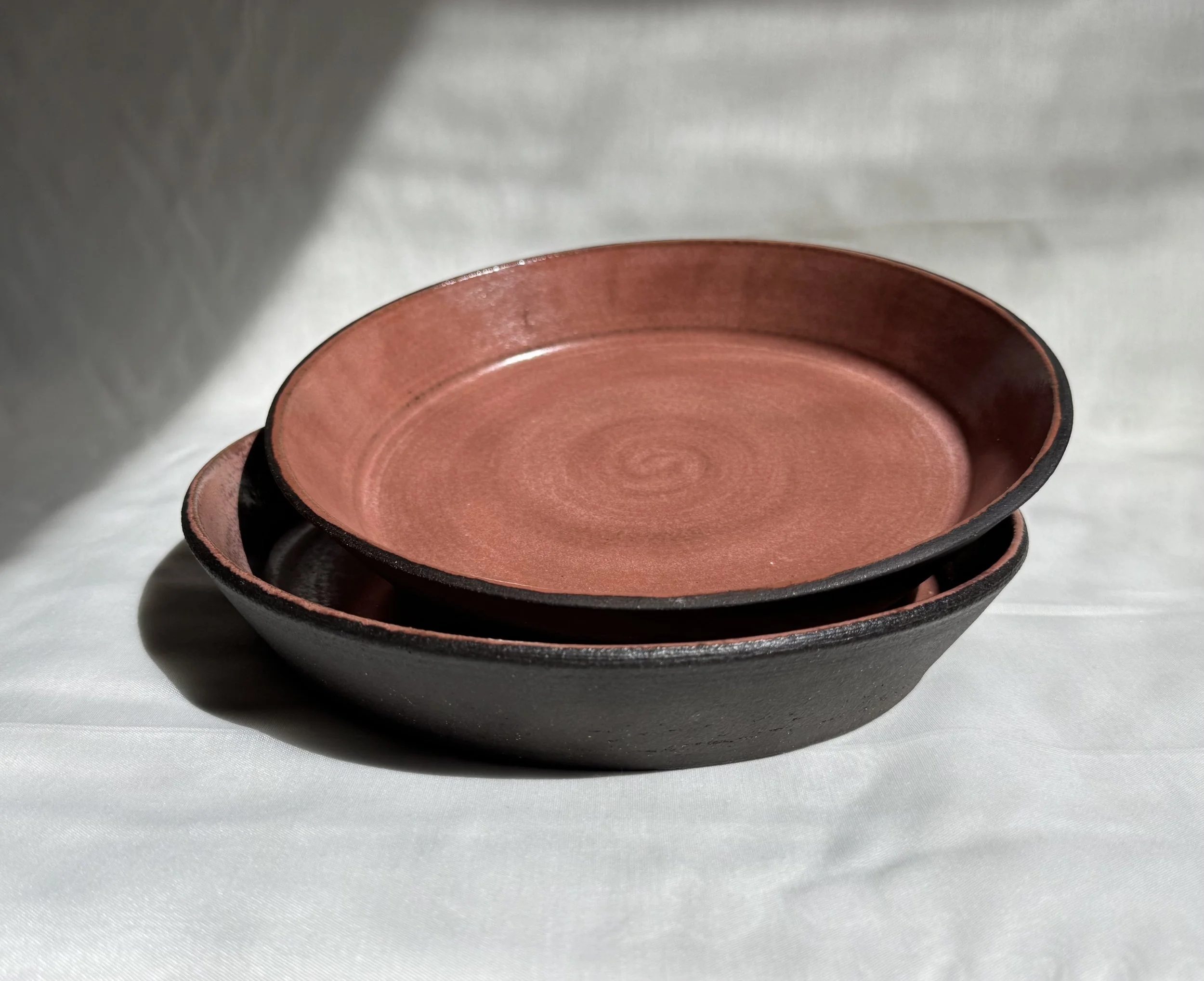 Set of 2 Dinner Blates with Mauve Glazed Interior