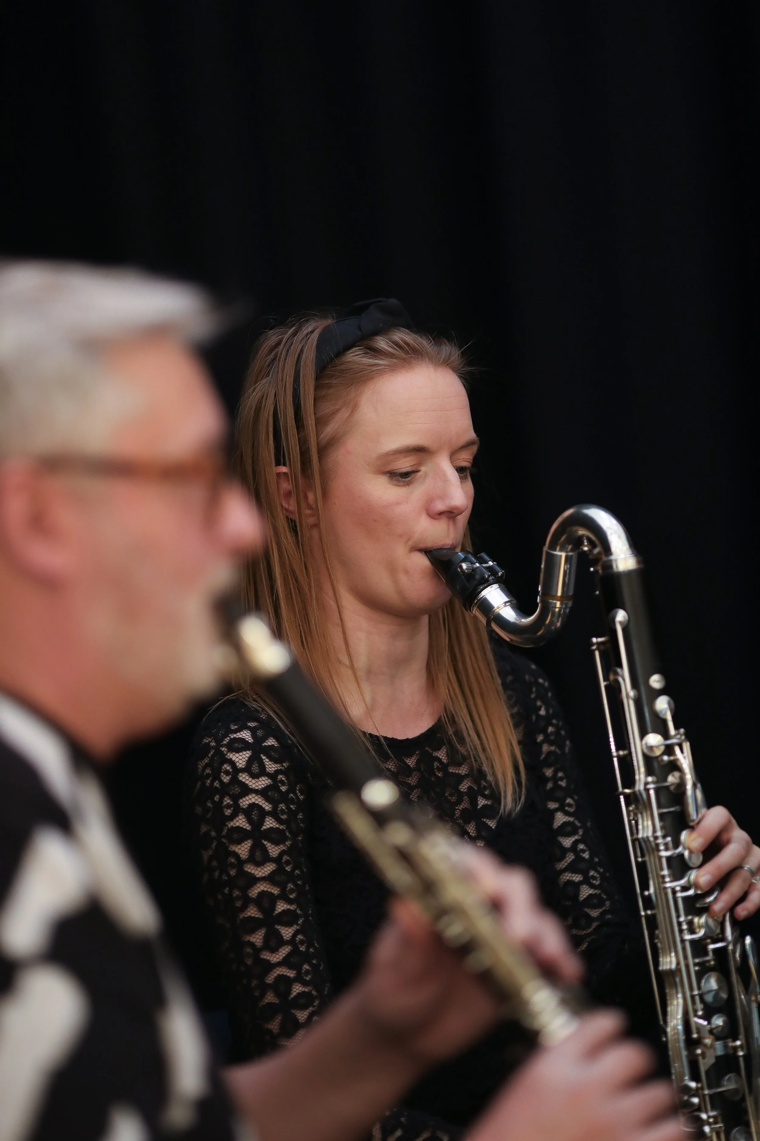 Arundo5 musicians performing together, with clarinet and bass clarinet in view.