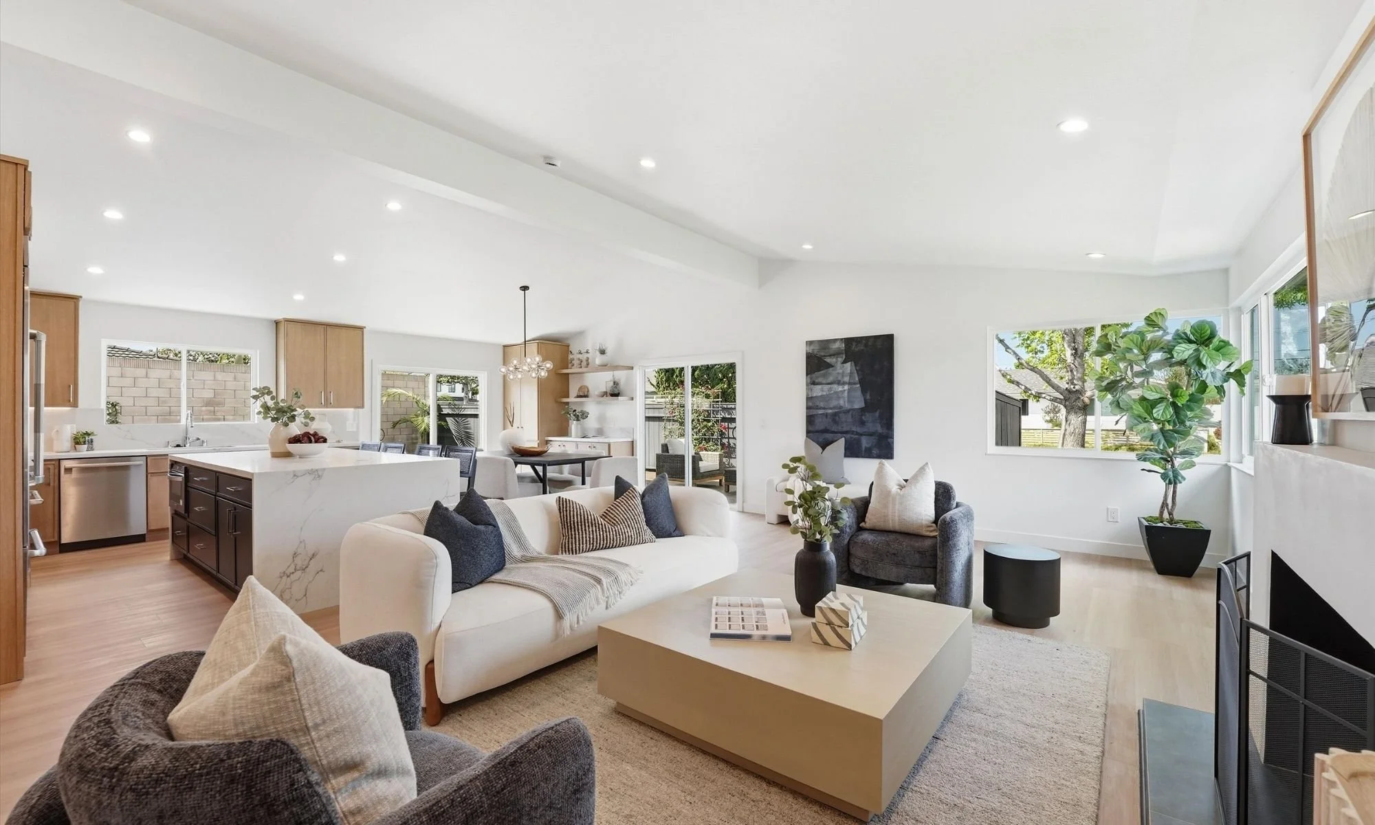 Kelly Rhee's listing in Mesa Verde of Costa Mesa. Staged by Straw and Clover. 