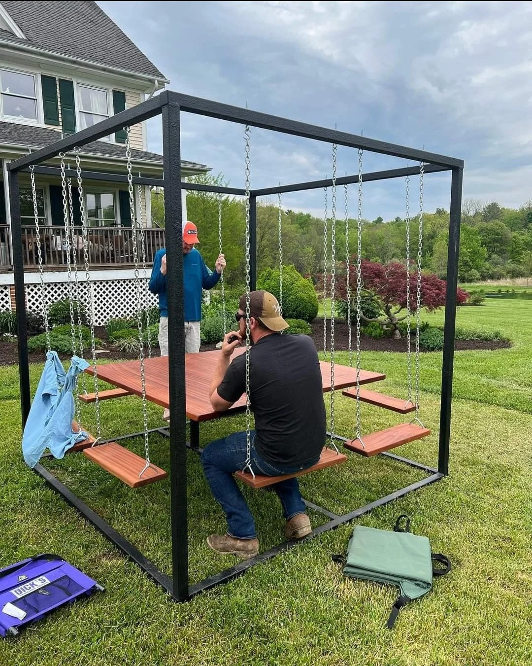 Swinging Pic-Nic table