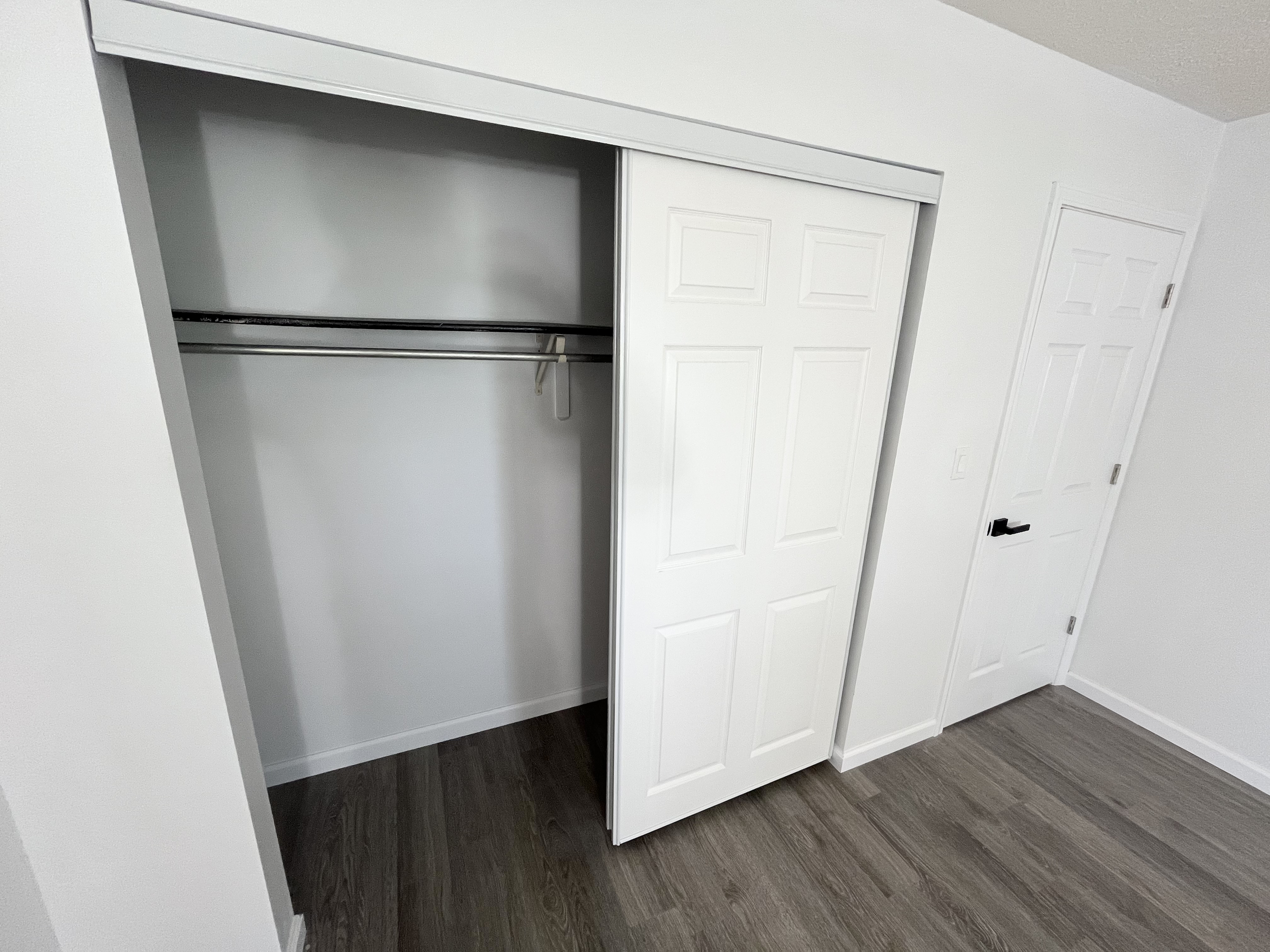Bedroom1_Closet.png
