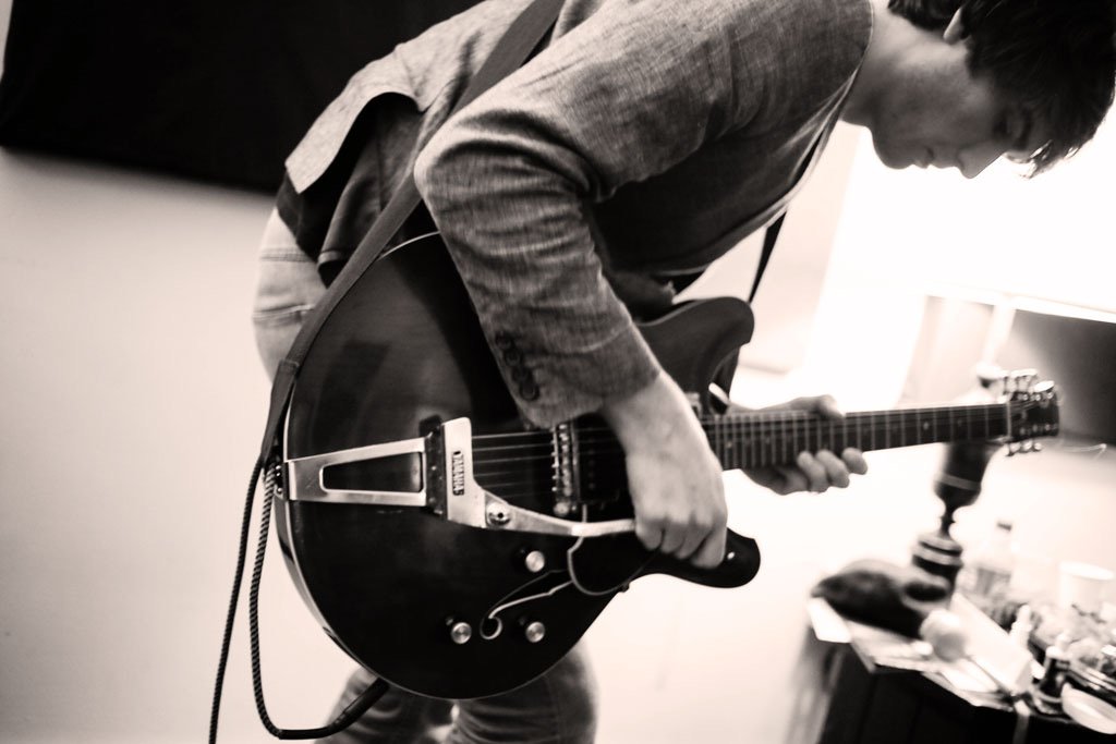 Suny-with-guitar.jpeg