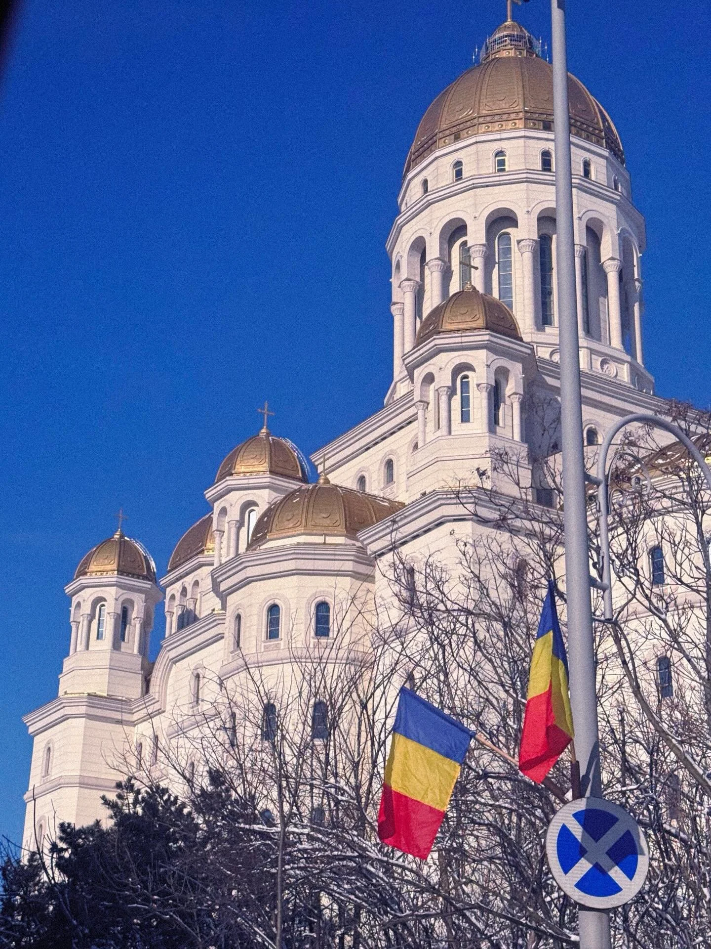 Church was closed but it was still beautiful from the outside 😊 Biggest Orthodox Church in the world in Romania 🇷🇴