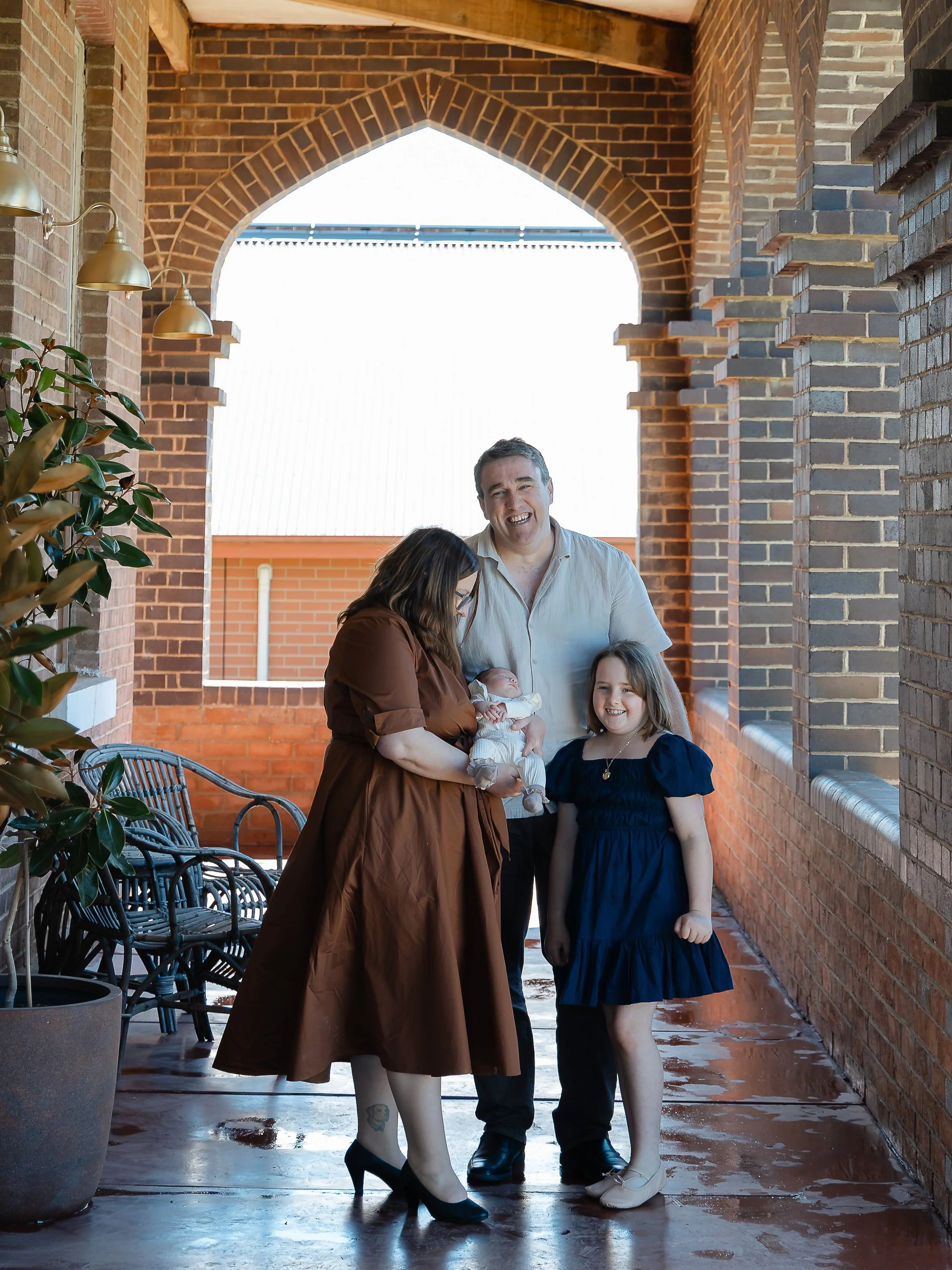 This Father&rsquo;s Day mini was such a full-circle moment for me. 🥹🤍

Early in my career when I worked in childcare, I cared for their eldest daughter, who was around the same age as Heidi is now.

Fast forward a few years, and they&rsquo;ve welco