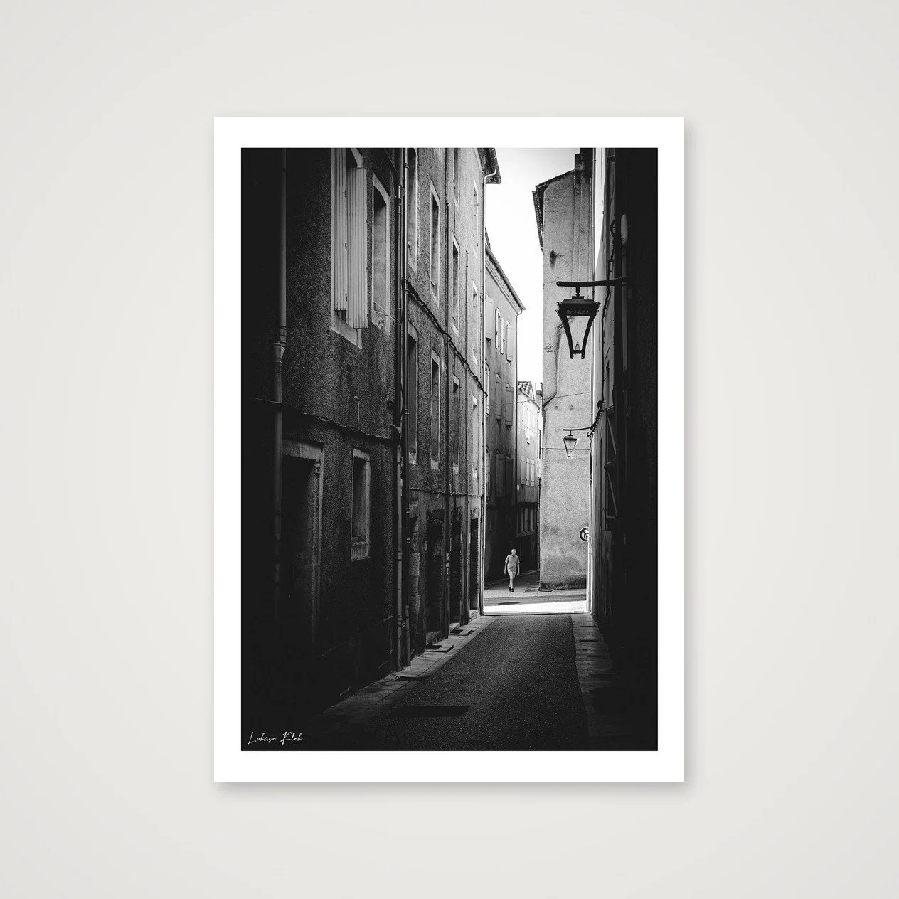 shot_table_baf51236_62152369.jpg