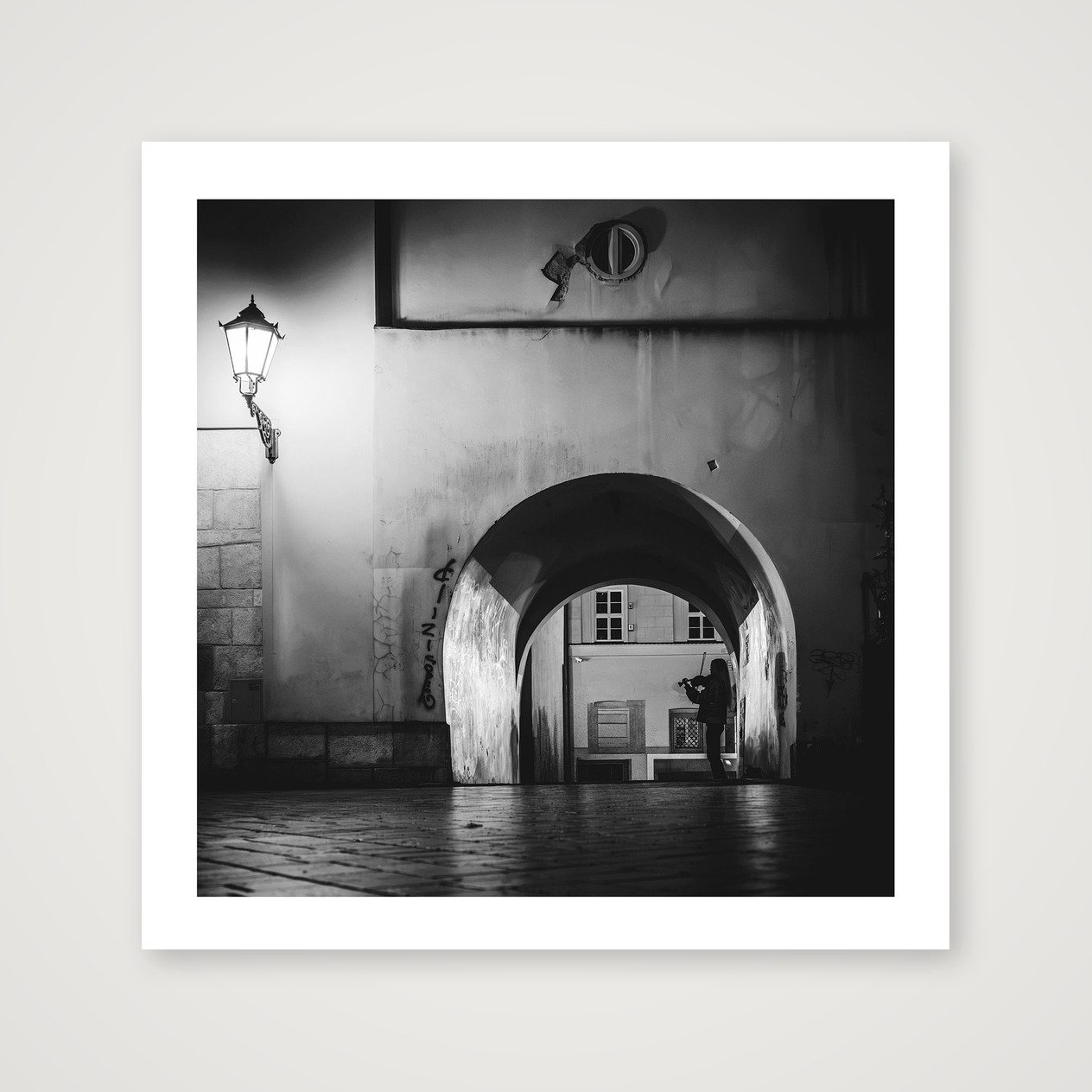 shot_table_a50ffda9_ef19b7c1.jpg