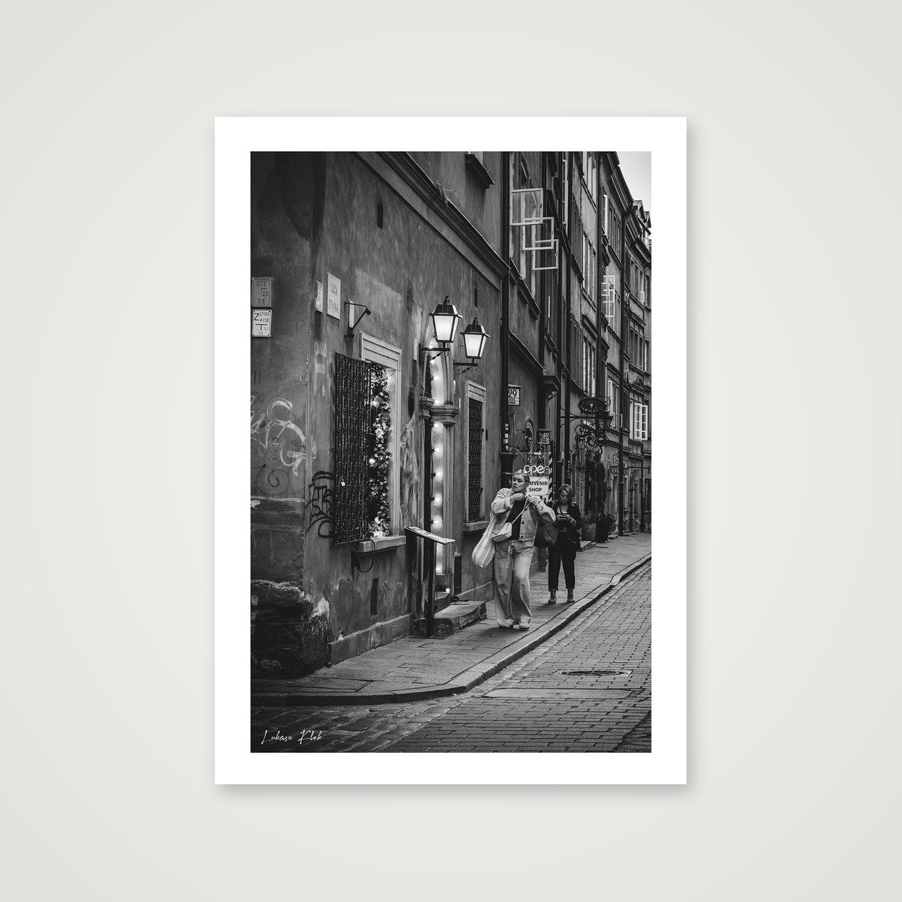 shot_table_7c7b0901_20a682a7.jpg