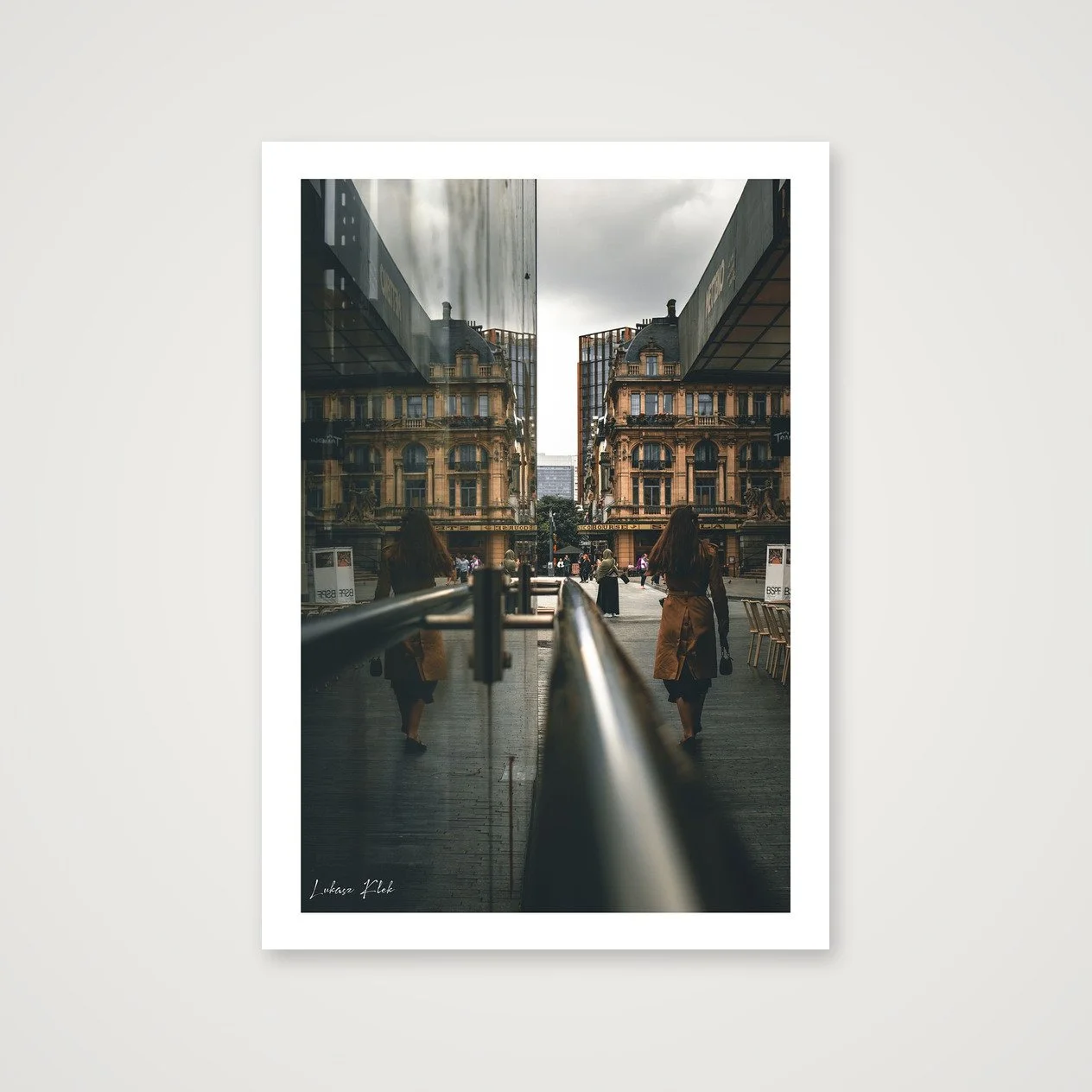 shot_table_a3d4bb7f_0b94507a.jpg
