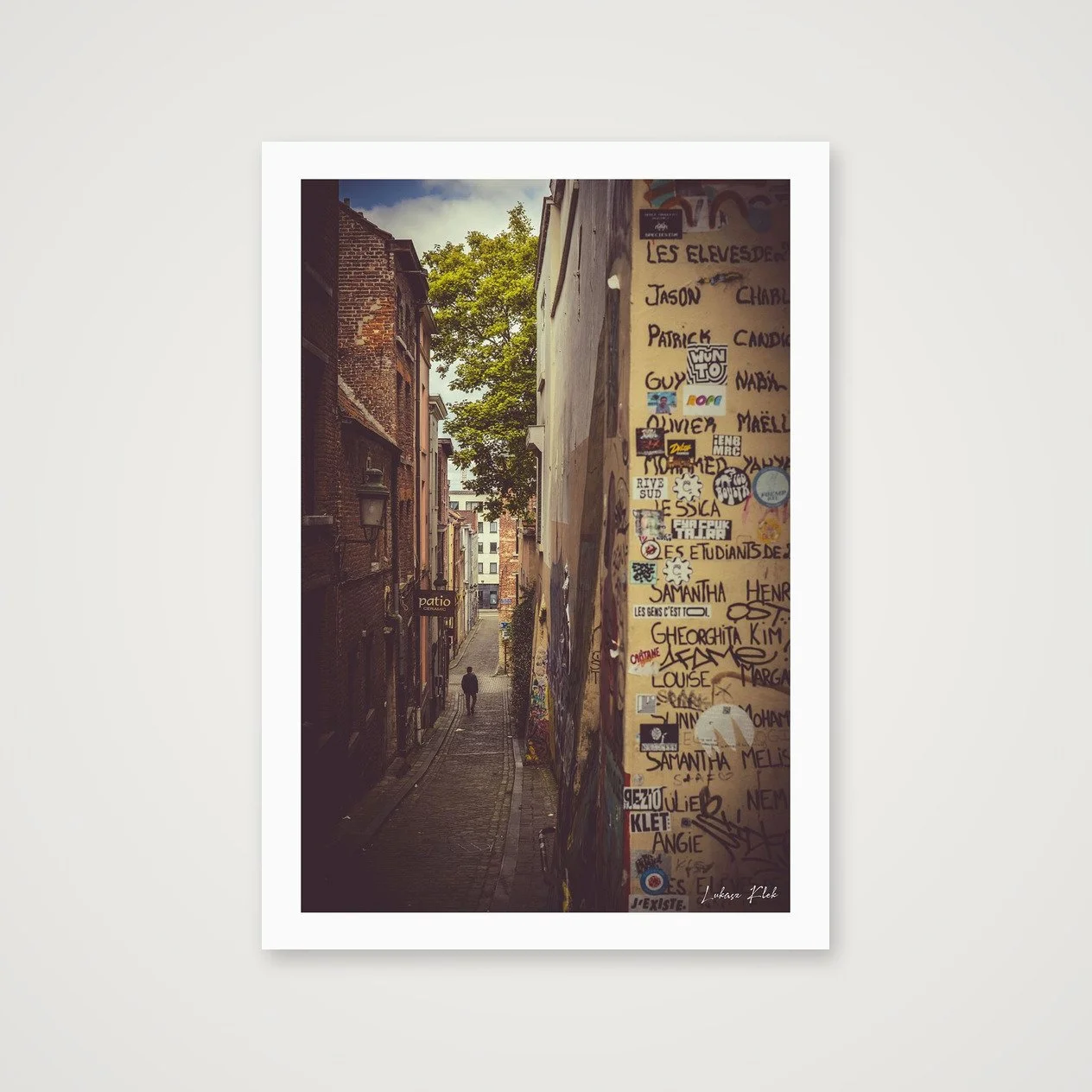 shot_table_64037486_7bc449ed.jpg