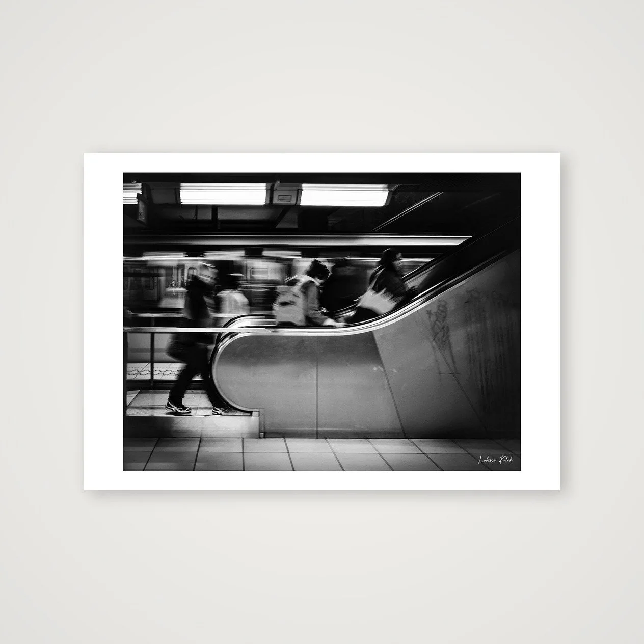 shot_table_ccbcf606_6e01dae0.jpg