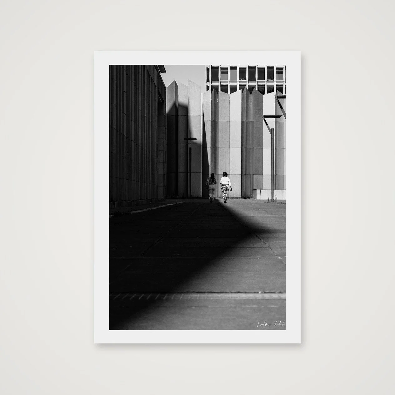 shot_table_4a6a8e7c_31cfe811.jpg