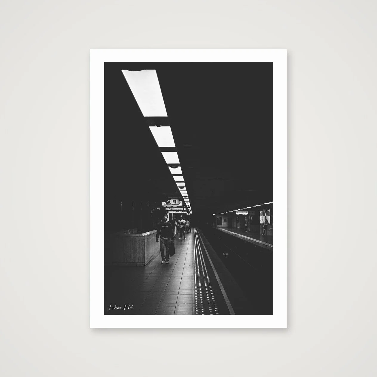 shot_table_3c16b17d_8487b6cc.jpg
