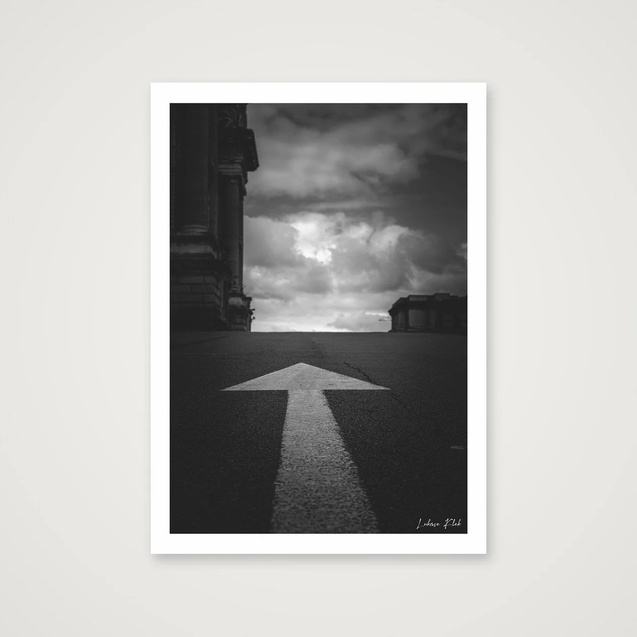 shot_table_f9c981ce_316a7aab.jpg