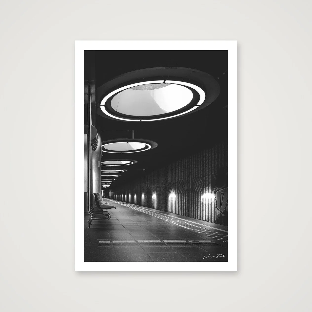 shot_table_e13331c5_a77312fd.jpg