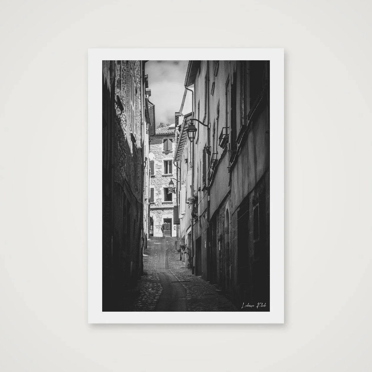 shot_table_4d2537a6_1c2e76c4.jpg