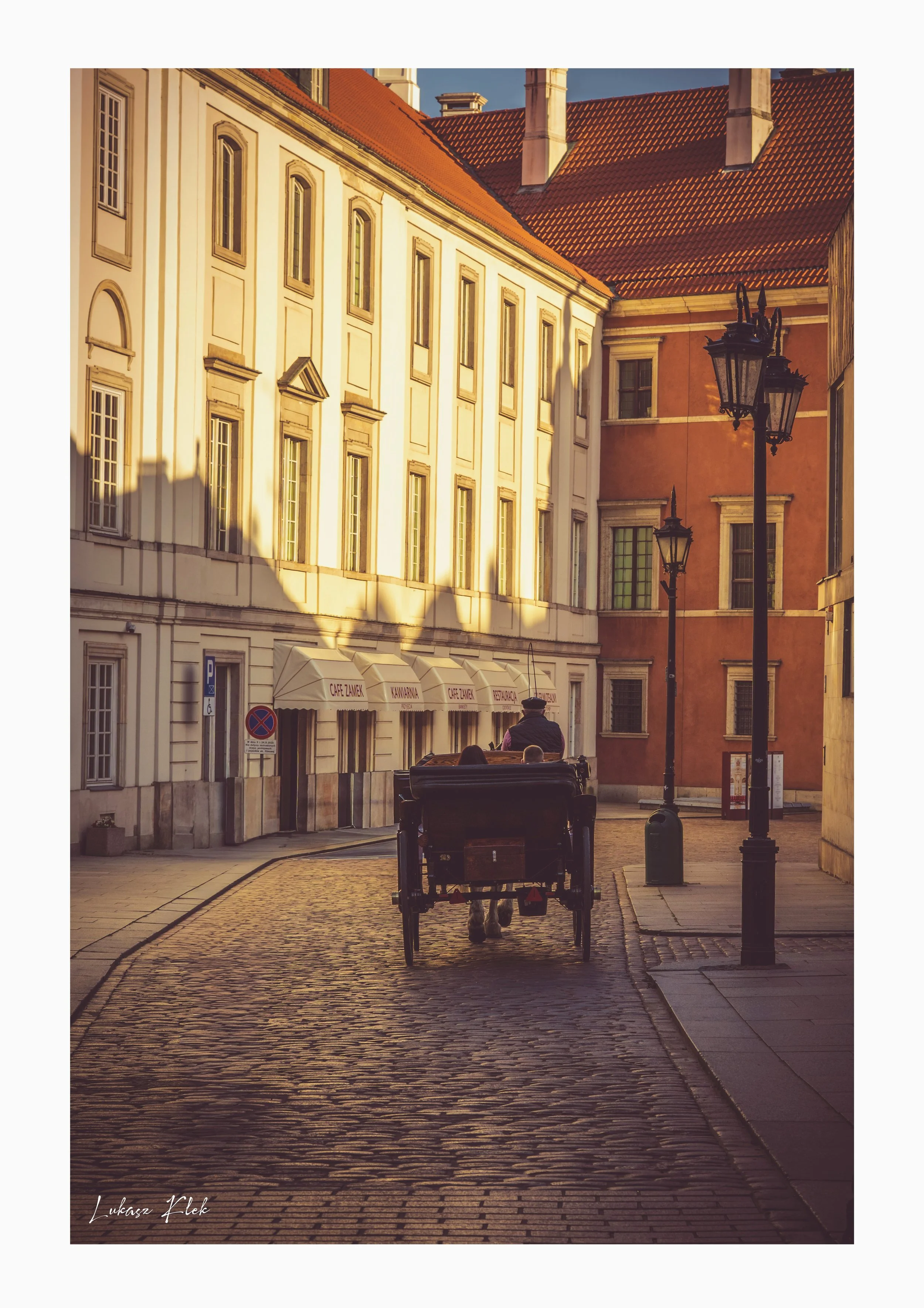 Golden Hour Carriage Ride in Warsaw