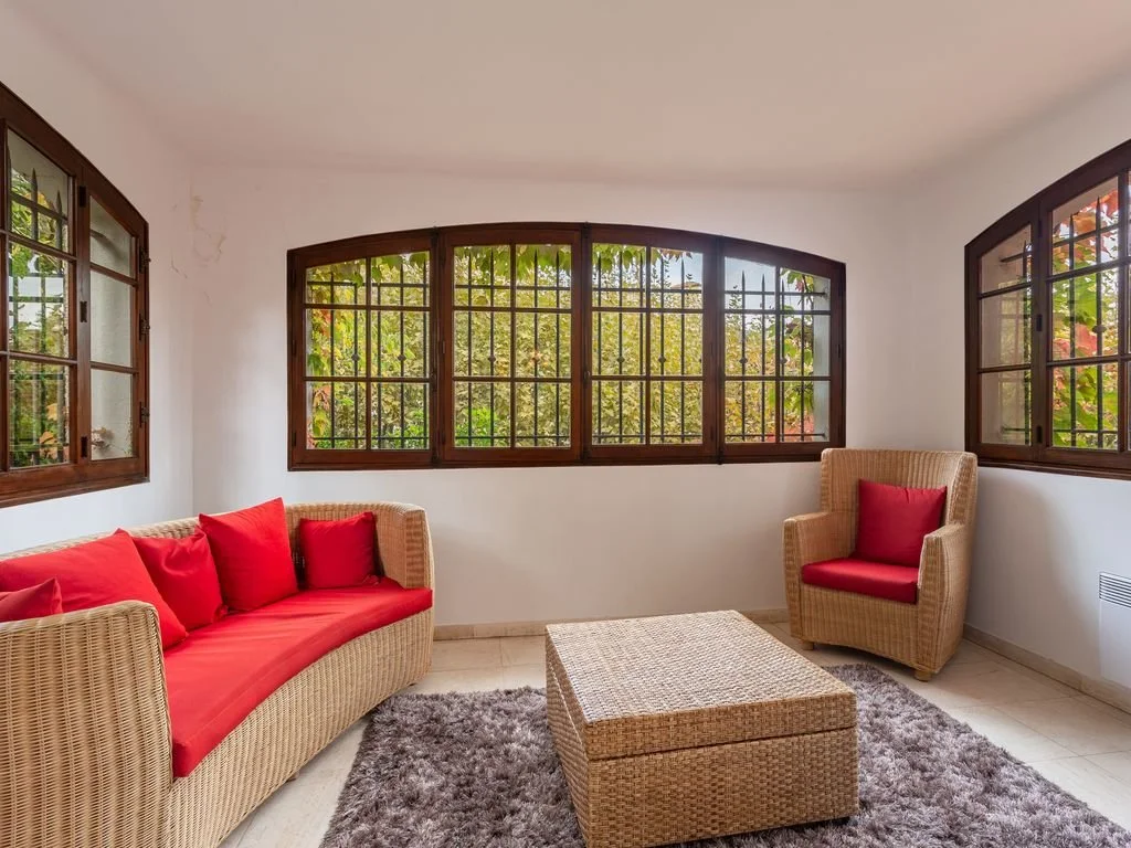Conservatory with Views over Old Town.