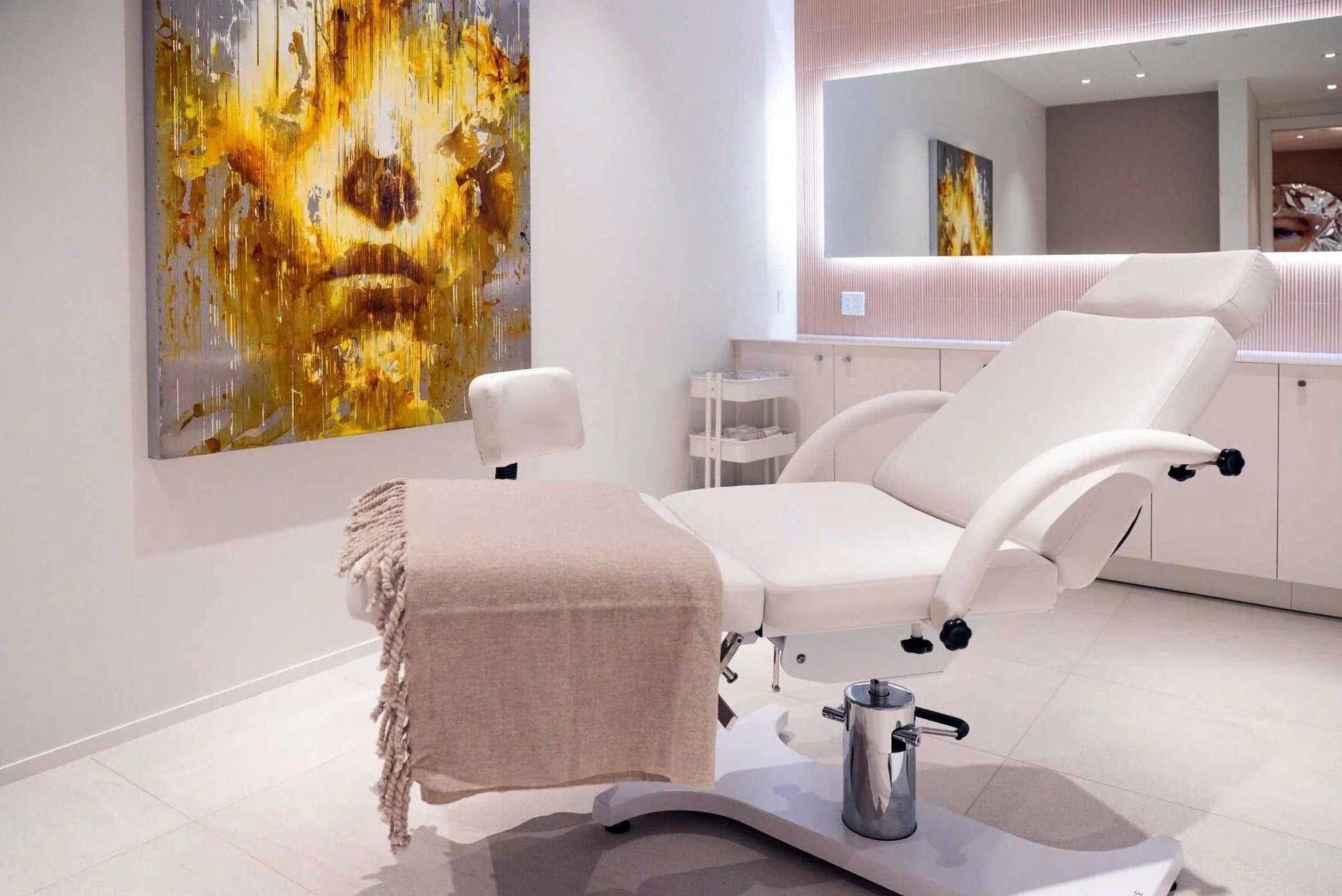 Treatment room at 1620, a beauty and wellness clinic interior by Chrome Design in Montreal