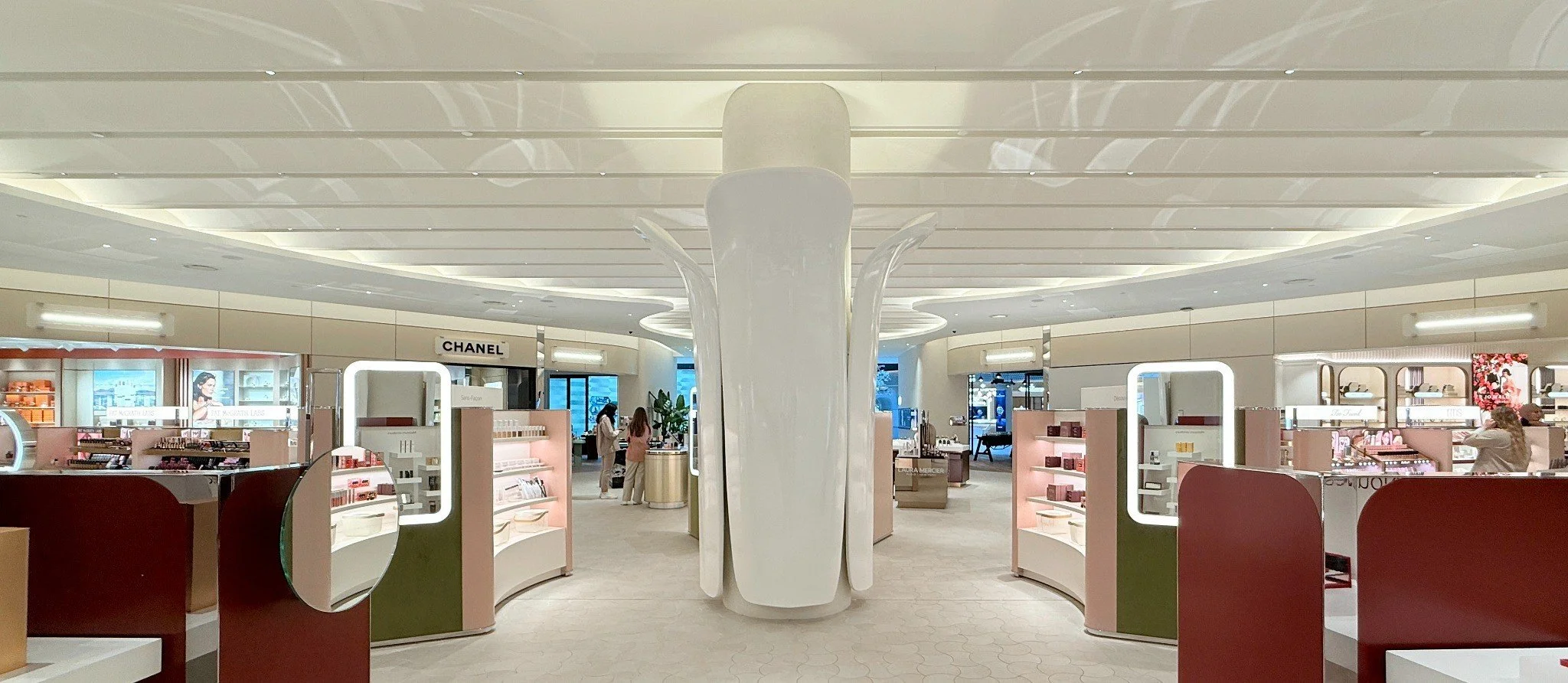 Rennai cosmetics retail floor at Royalmount in Montreal by Chrome Design + Borrallo + Lemay