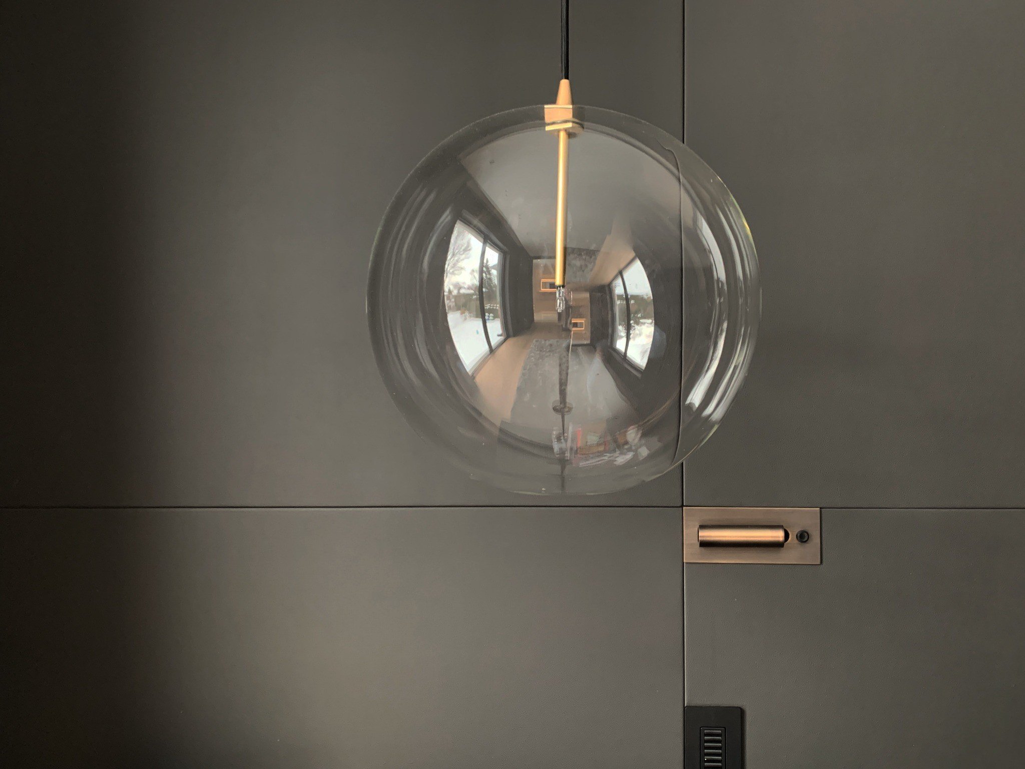 Architectural lighting detail in the Lazard residence by Chrome Design in Montreal