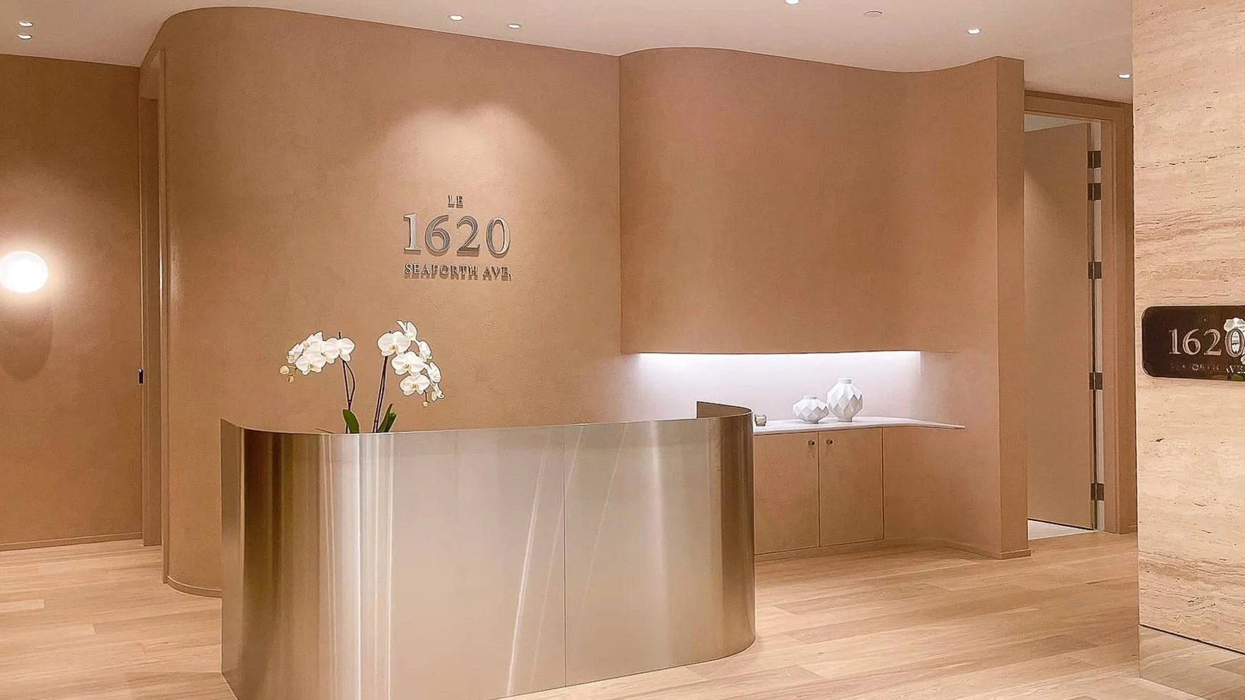 Reception desk at 1620 Beauty Spa at Royalmount in Montreal by Chrome Design