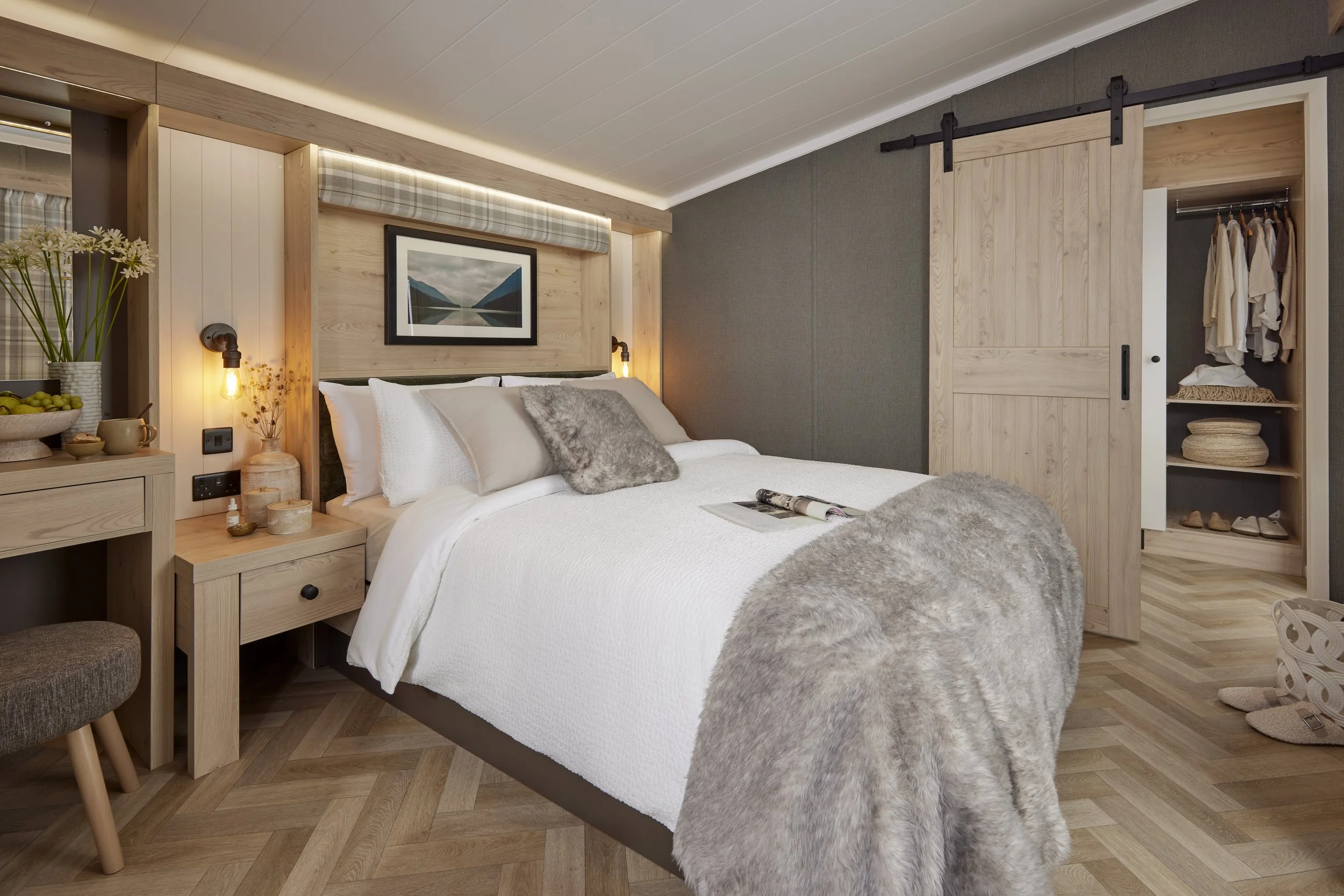 ALIZEE_bedroom_lounge.jpg