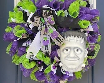 frankenstein-halloween-wreath.webp