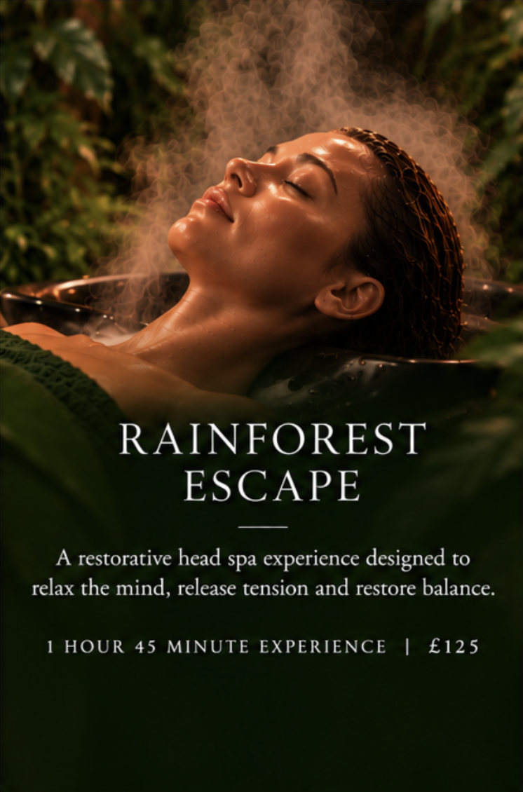 Guest relaxing during a Selva Vida head spa experience with gentle steam and tropical greenery.
