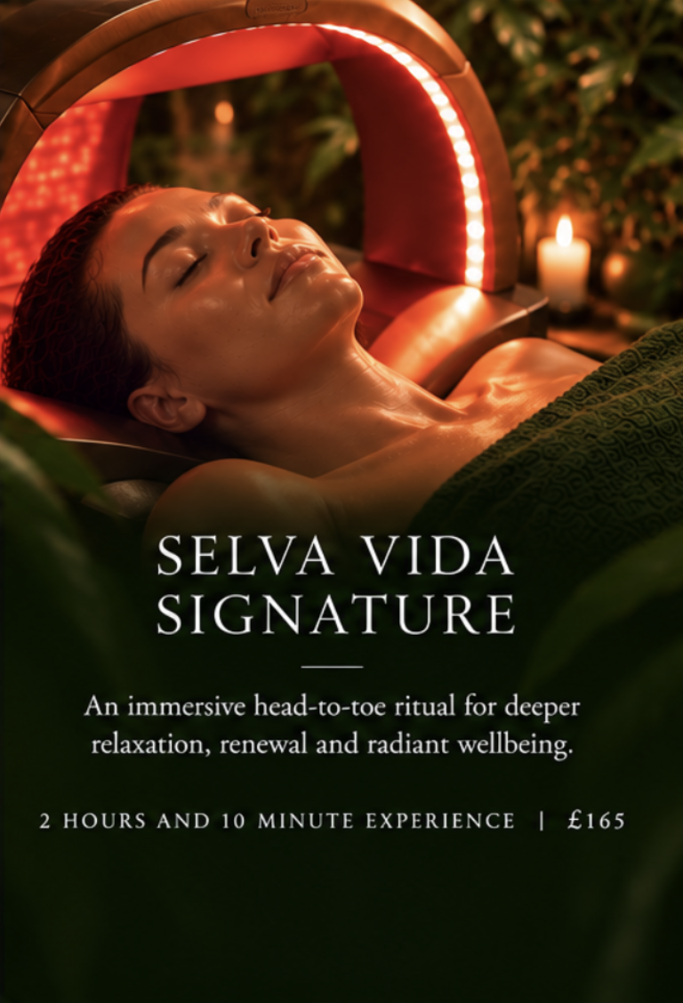 Guest relaxing during the Selva Vida Signature experience, surrounded by tropical greenery and warm candlelight.