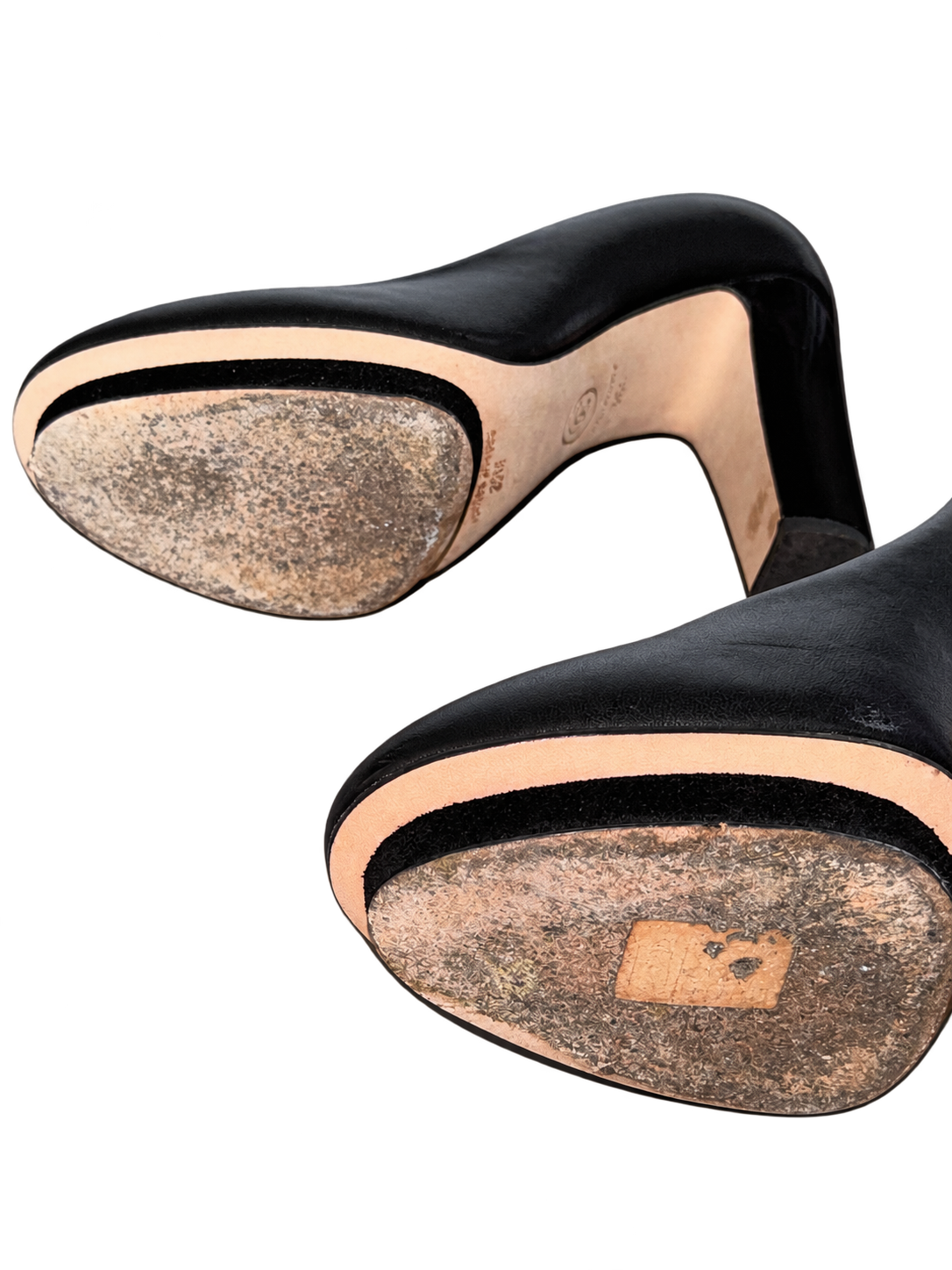 Chaussures en cuir sur fond transparent-6.png