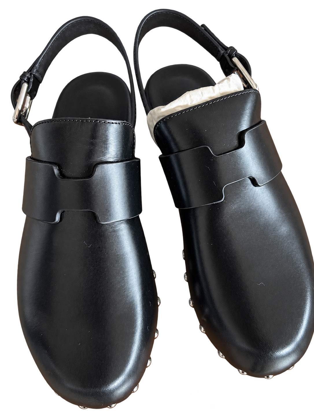Chaussures détaillées sur fond transparent-1.png