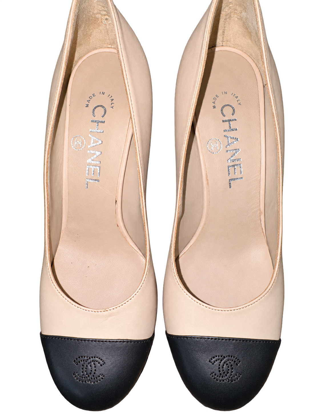 Chaussures Chanel beige et noir détourées-7.png