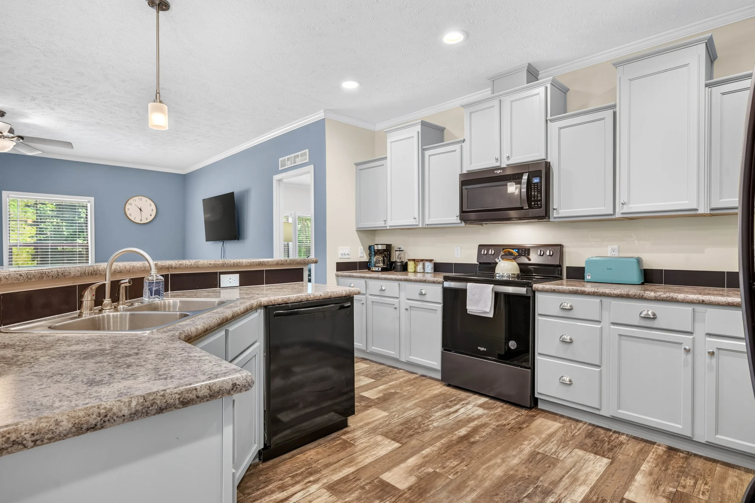 Kitchen_1.jpg